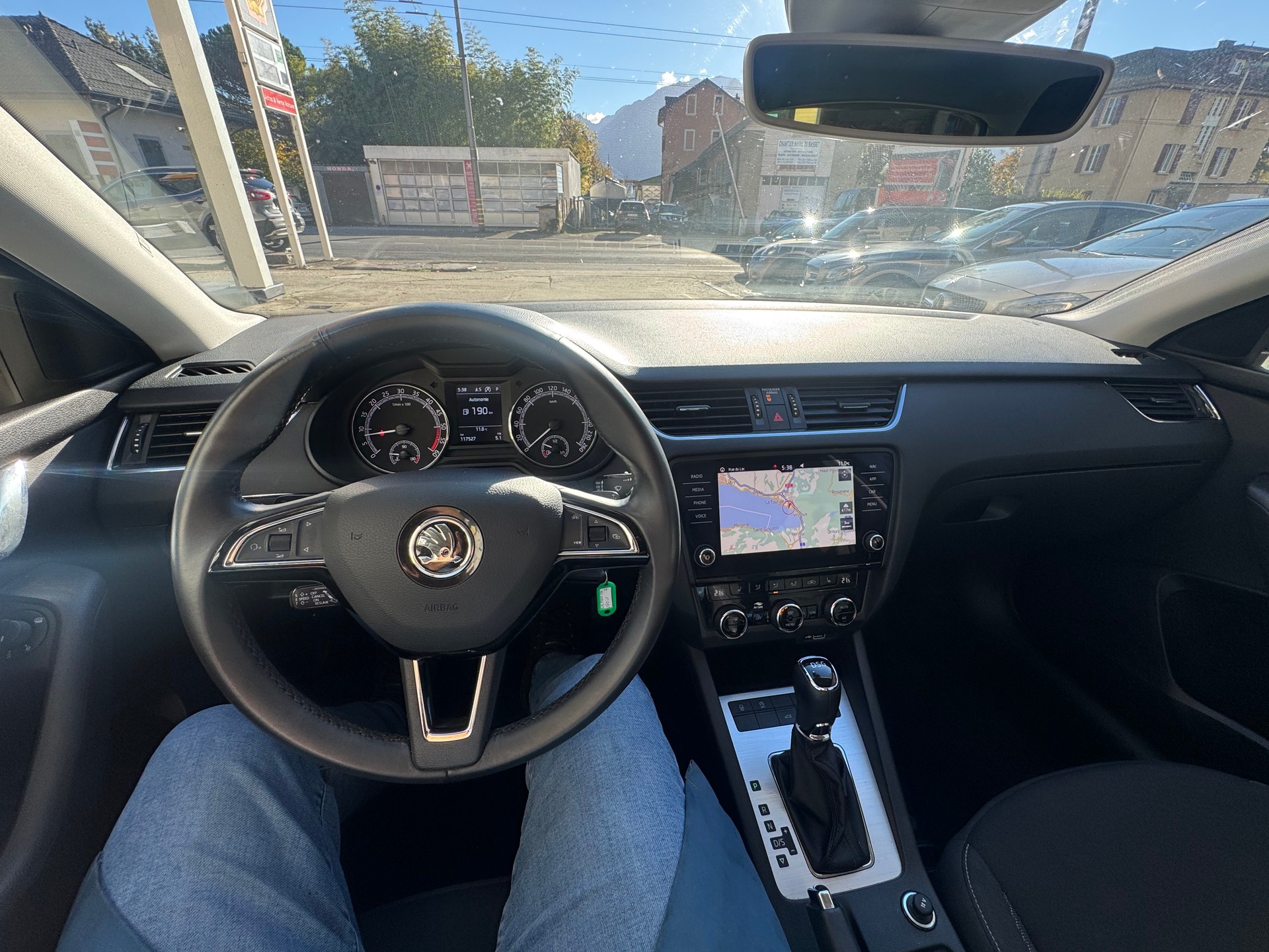 SKODA Octavia Combi 1.6 TDI Ambition DSG-image-7