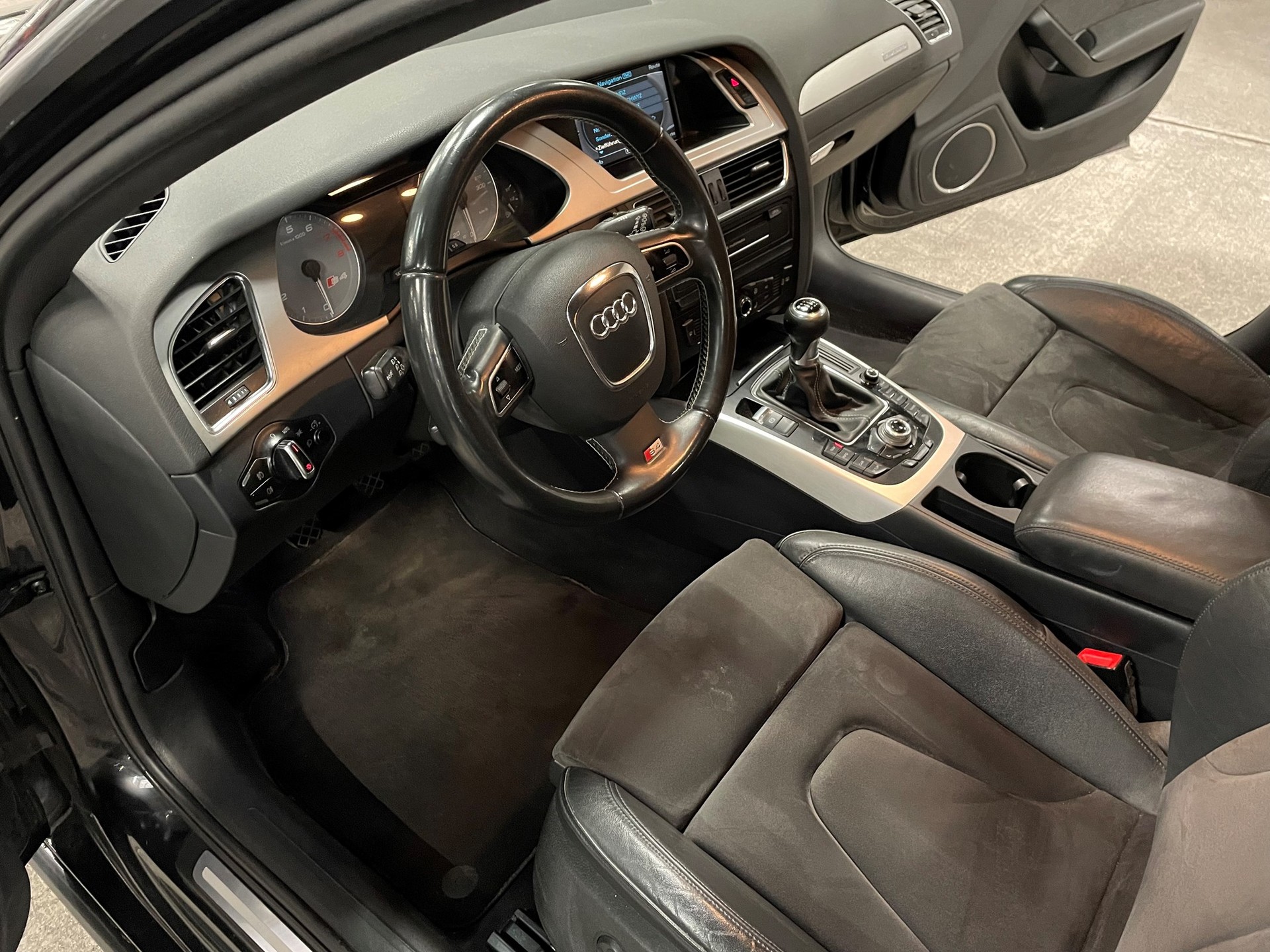AUDI S4 Avant 3.0 TFSI quattro-image-3