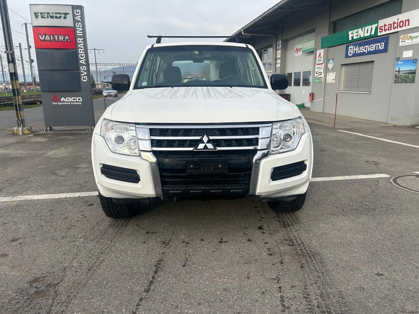 MITSUBISHI Pajero 3.2 DI-D Professional Plus-image-0