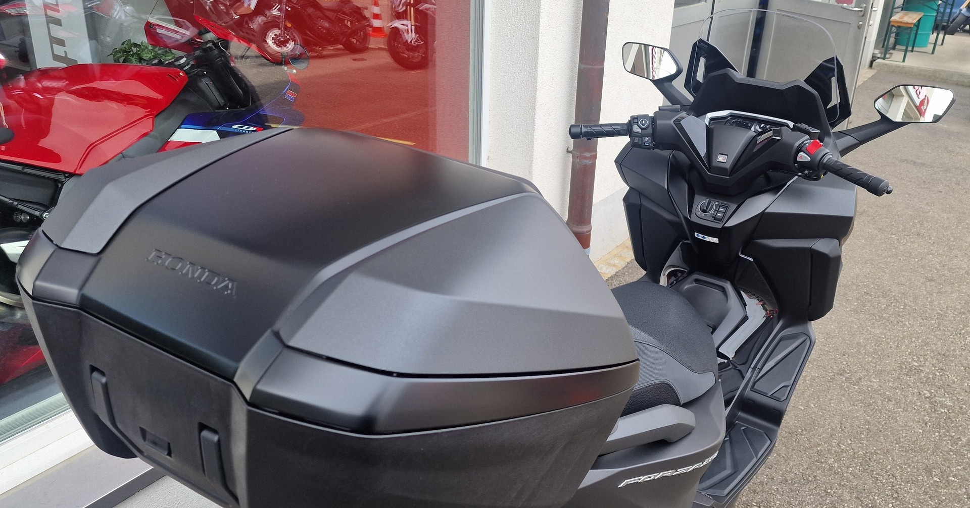 HONDA Forza 125 Smart Top Box 2026-showroom-element-3