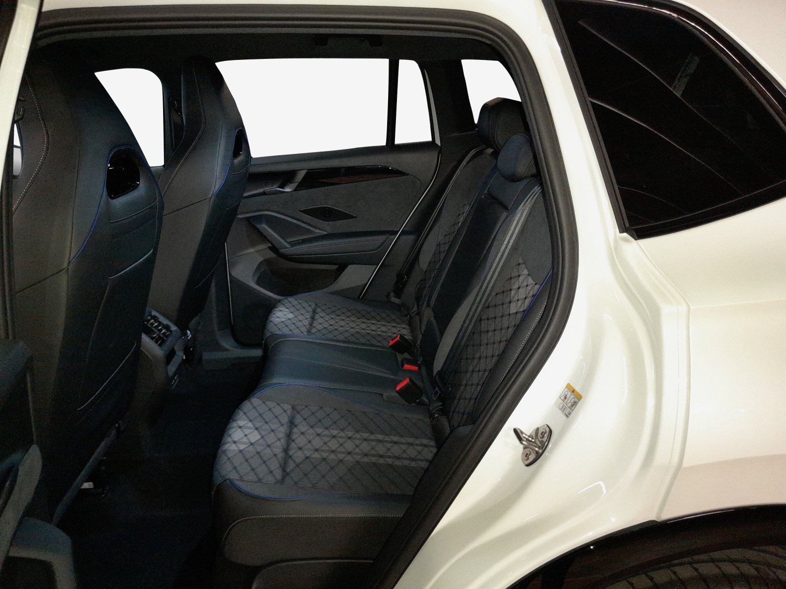 VW Tiguan 2.0 TSI DSG R-Line 4Motion-image-11