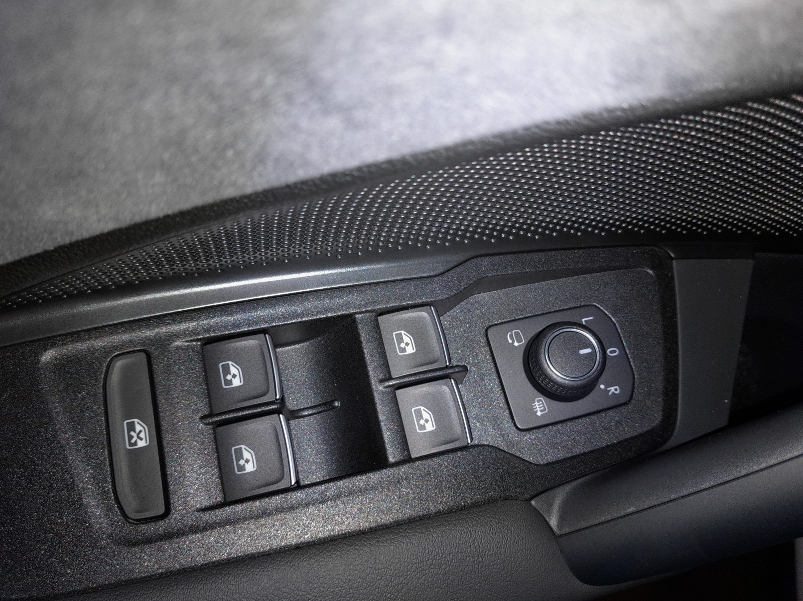 VW Tiguan 2.0 TSI DSG R-Line 4Motion-image-15