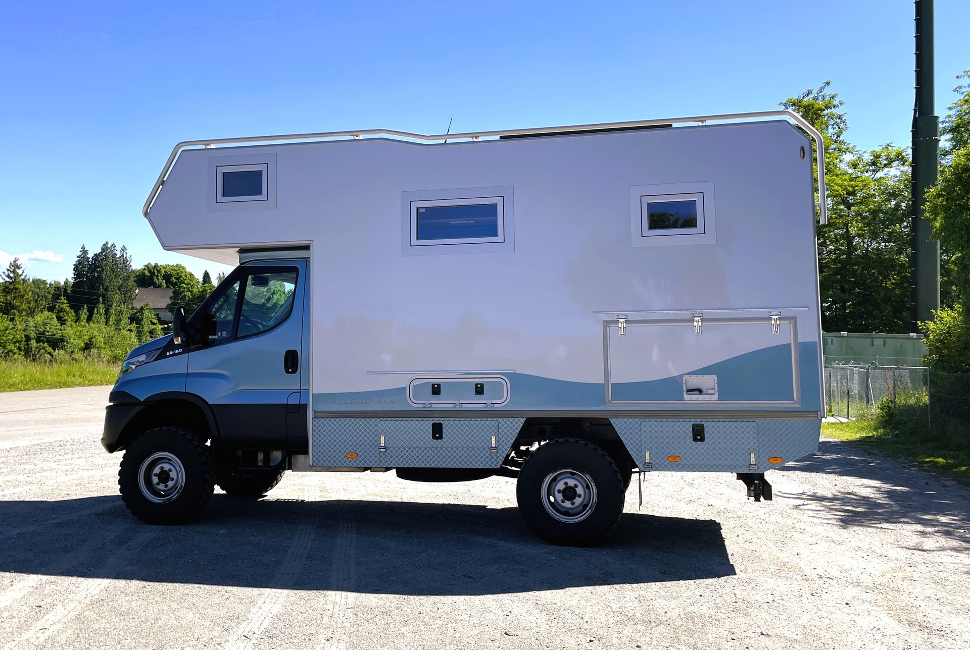 BIMOBIL EX 420 auf Basis Iveco Daily 55S 18W 4x4-image-6