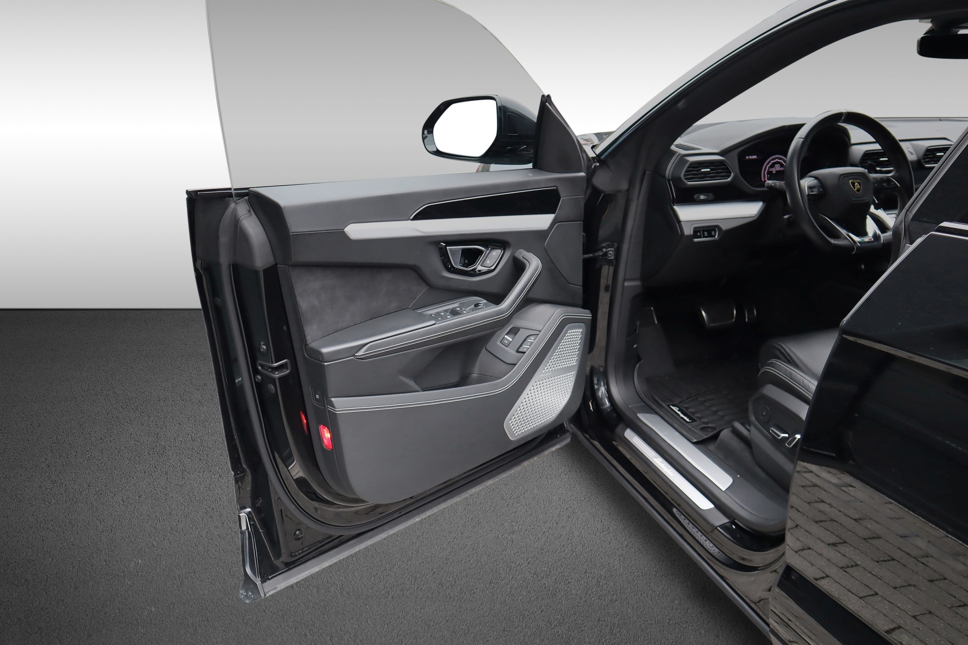 LAMBORGHINI Urus E-Gear-image-9