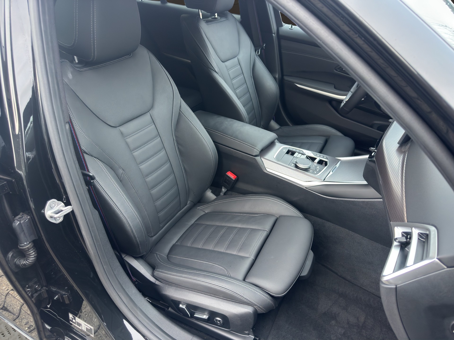 BMW 320d xDrive 48V Touring Steptronic M Sport Pro-image-19