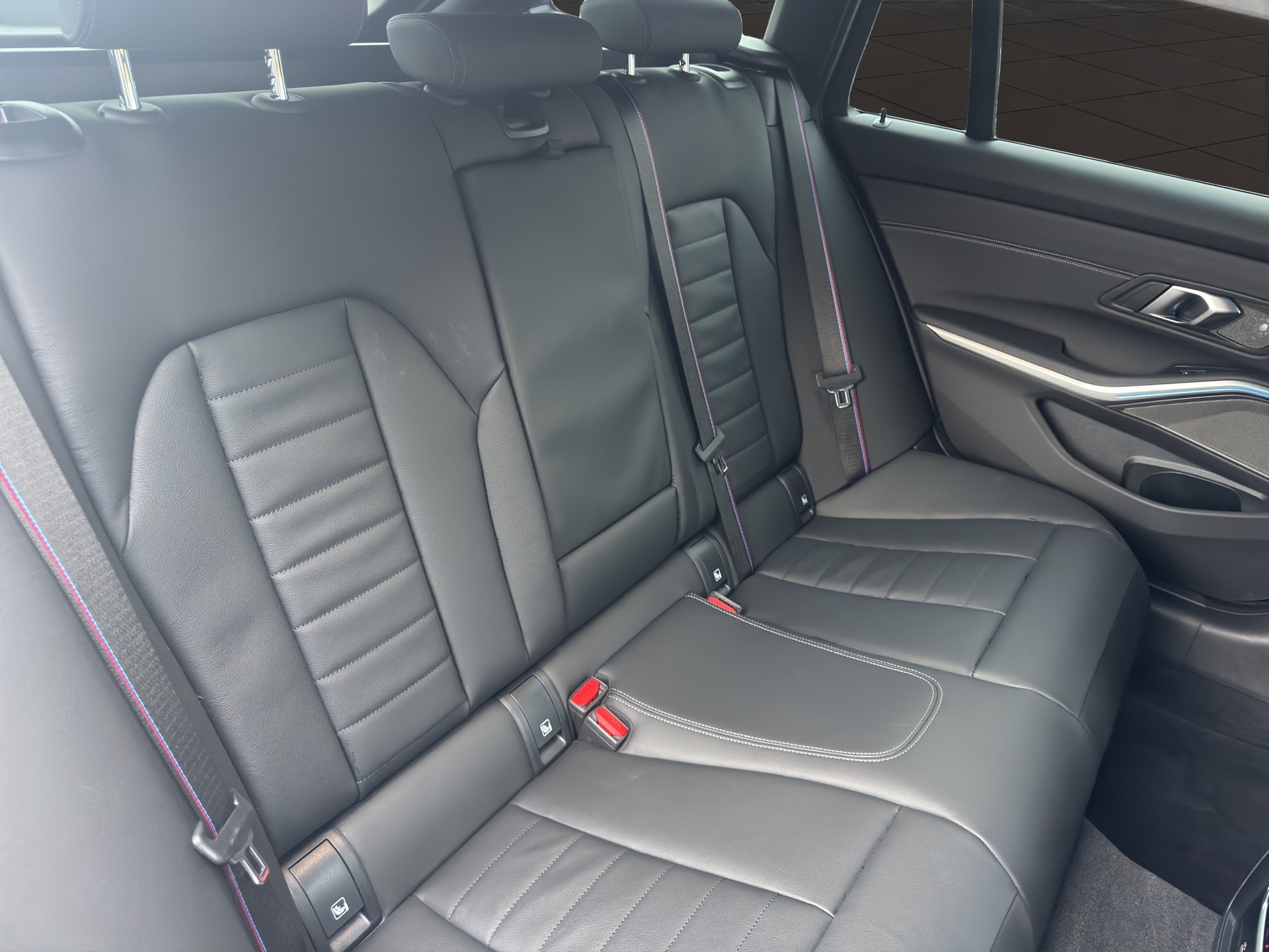 BMW 320d xDrive 48V Touring Steptronic M Sport Pro-image-18