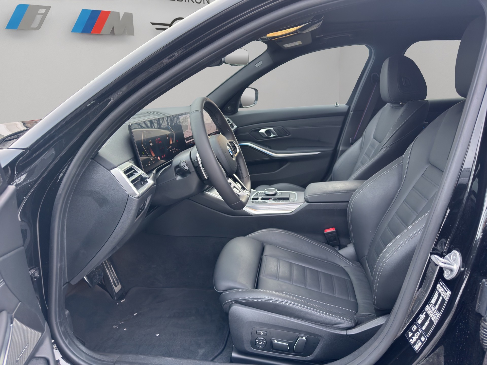 BMW 320d xDrive 48V Touring Steptronic M Sport Pro-image-16