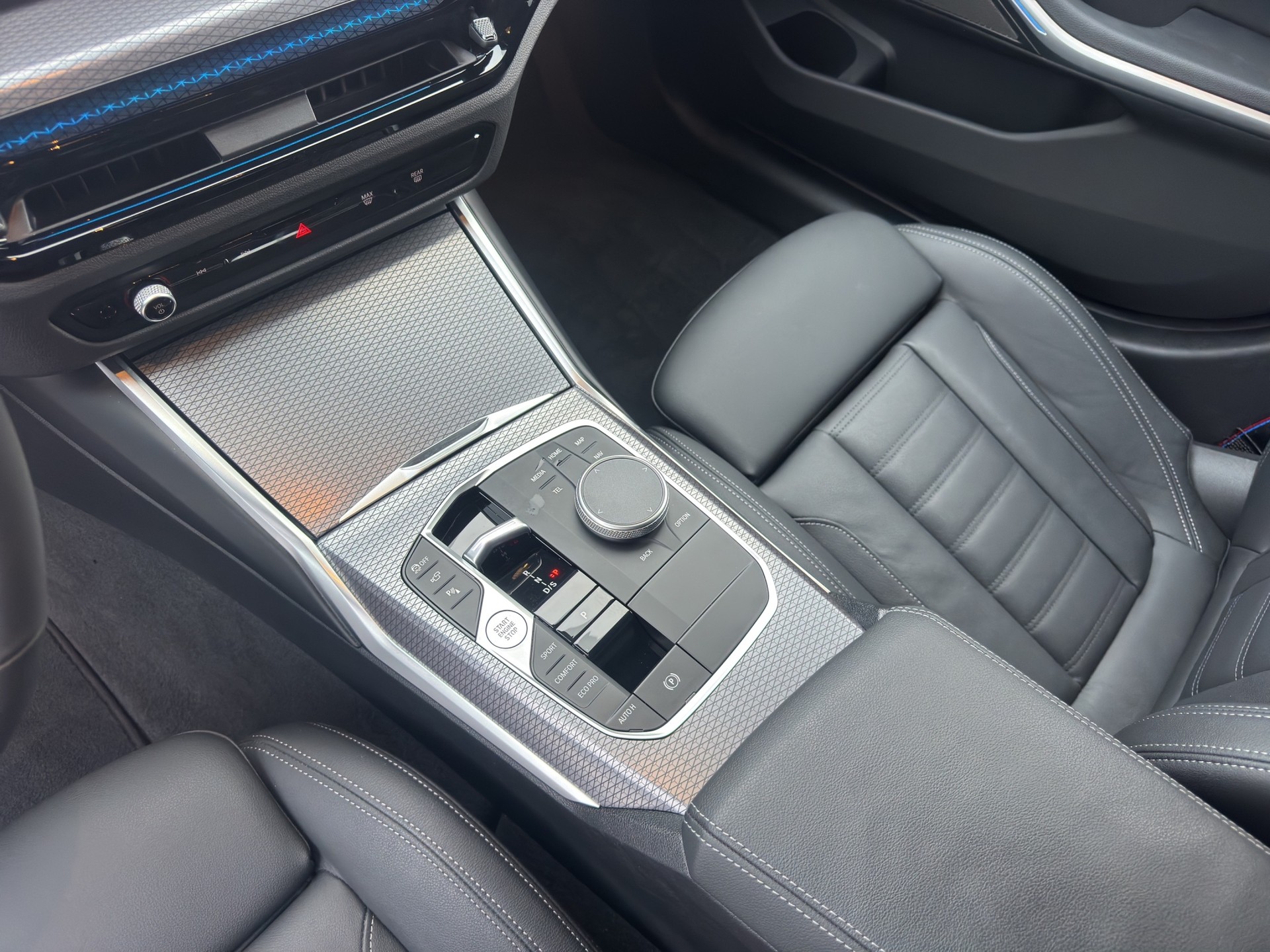 BMW 320d xDrive 48V Touring Steptronic M Sport Pro-image-13