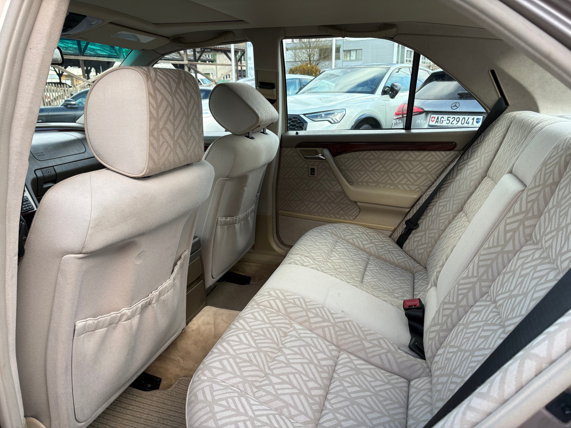 MERCEDES-BENZ C 220 Classic-image-11