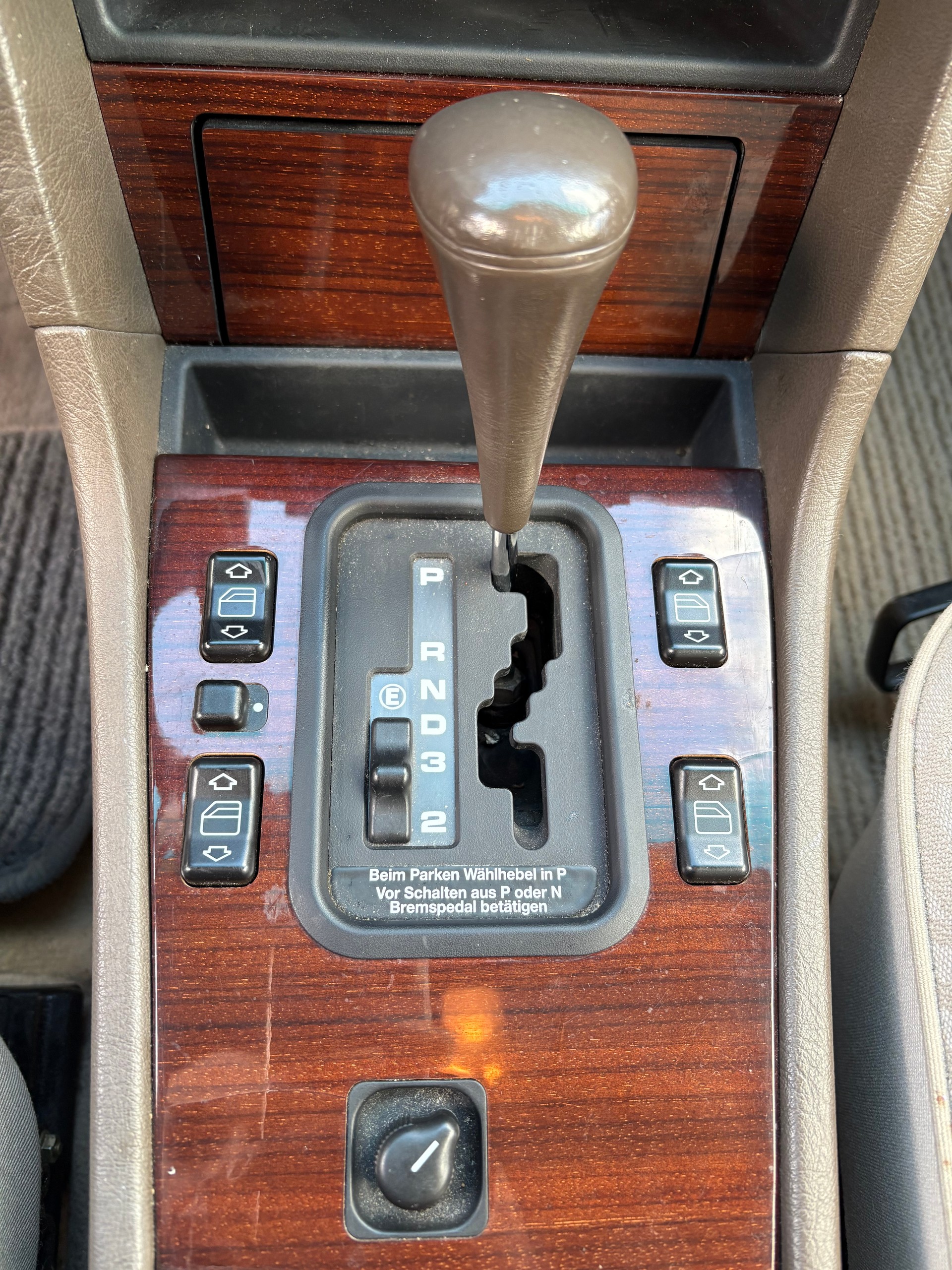 MERCEDES-BENZ C 220 Classic-image-14