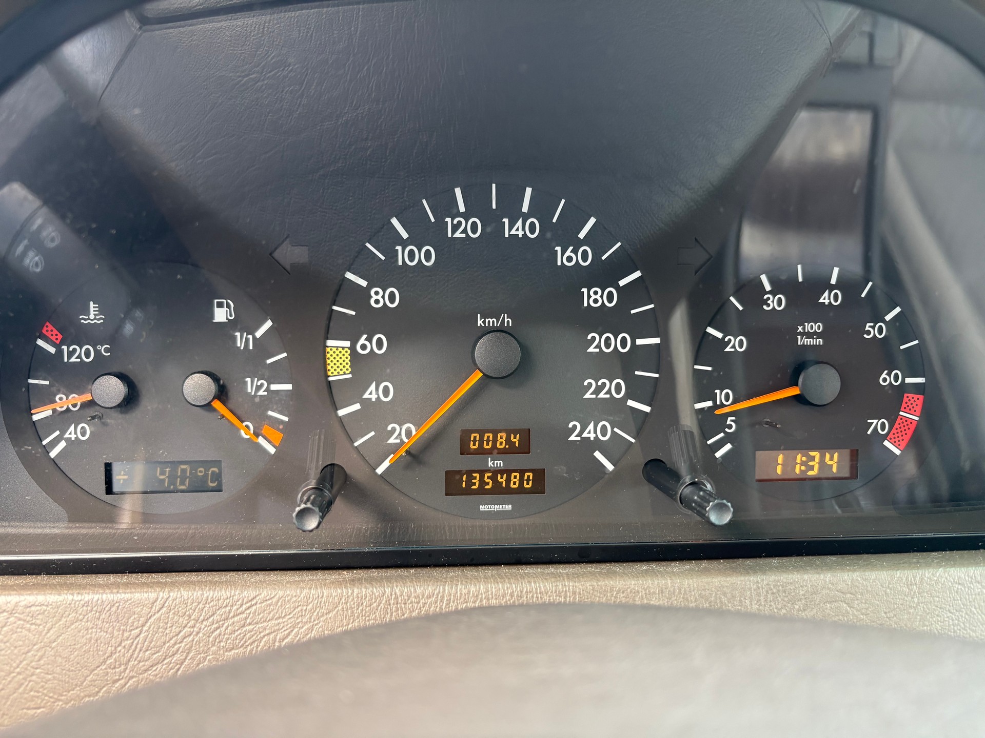 MERCEDES-BENZ C 220 Classic-image-15
