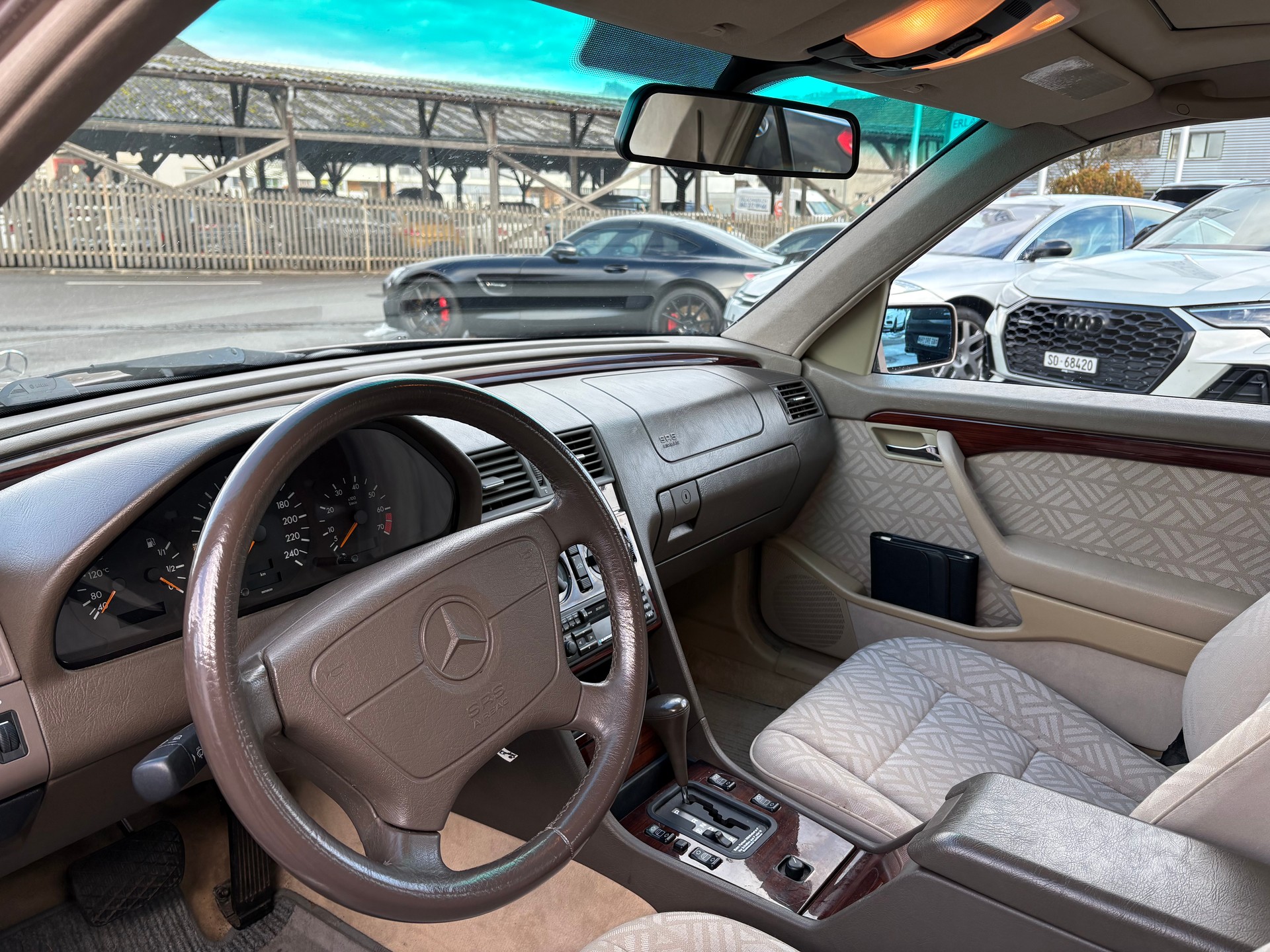 MERCEDES-BENZ C 220 Classic-image-8