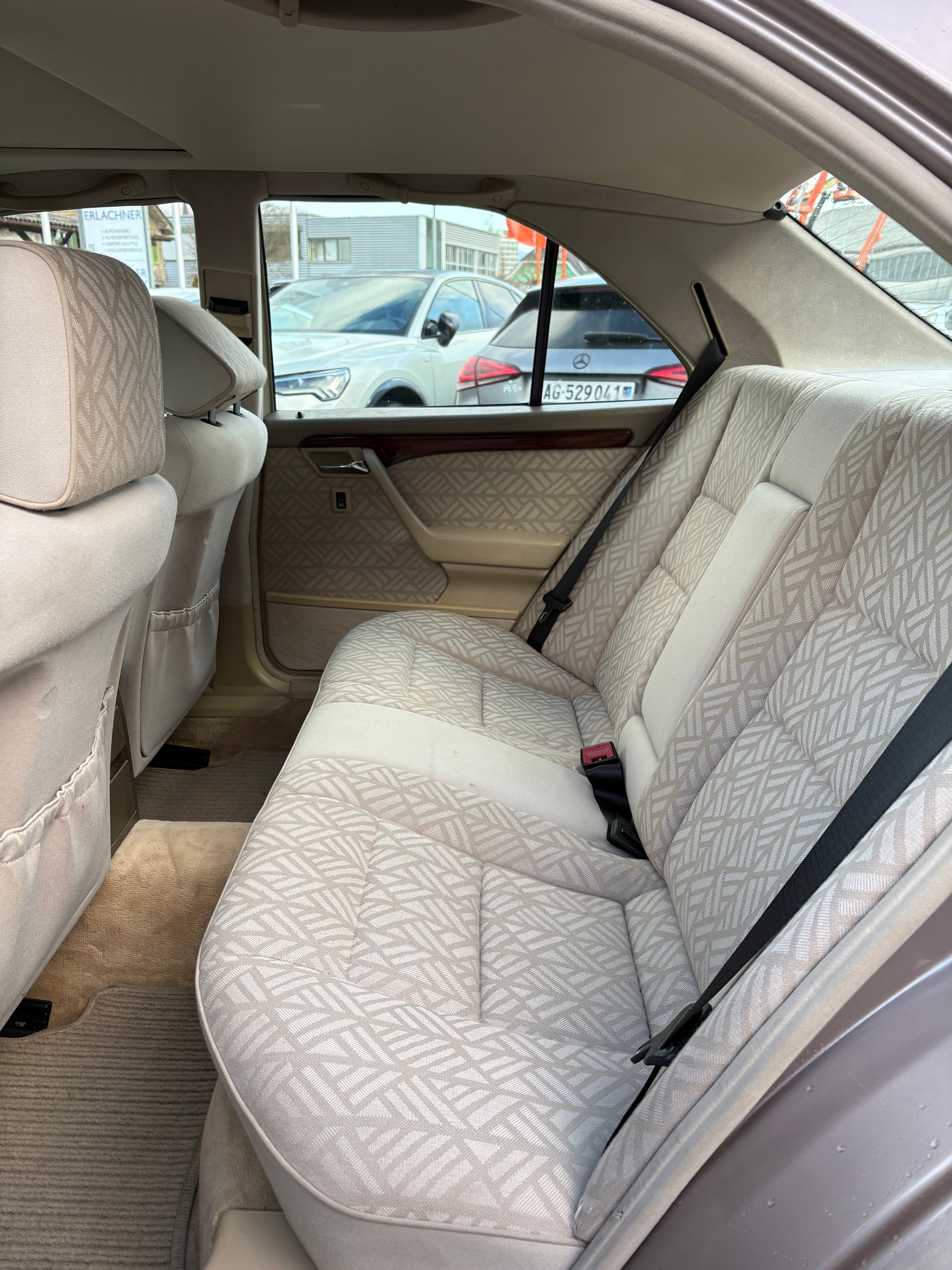MERCEDES-BENZ C 220 Classic-image-12