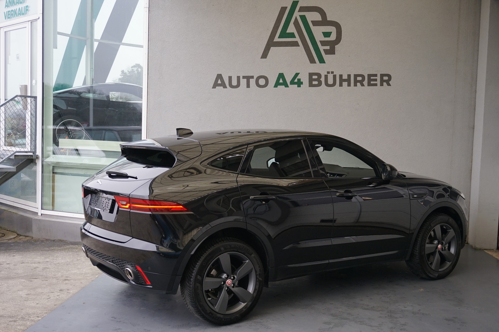 JAGUAR E-Pace P250 R-Dynamic SE AWD aus erster Hand!! 100% Benziner-image-7