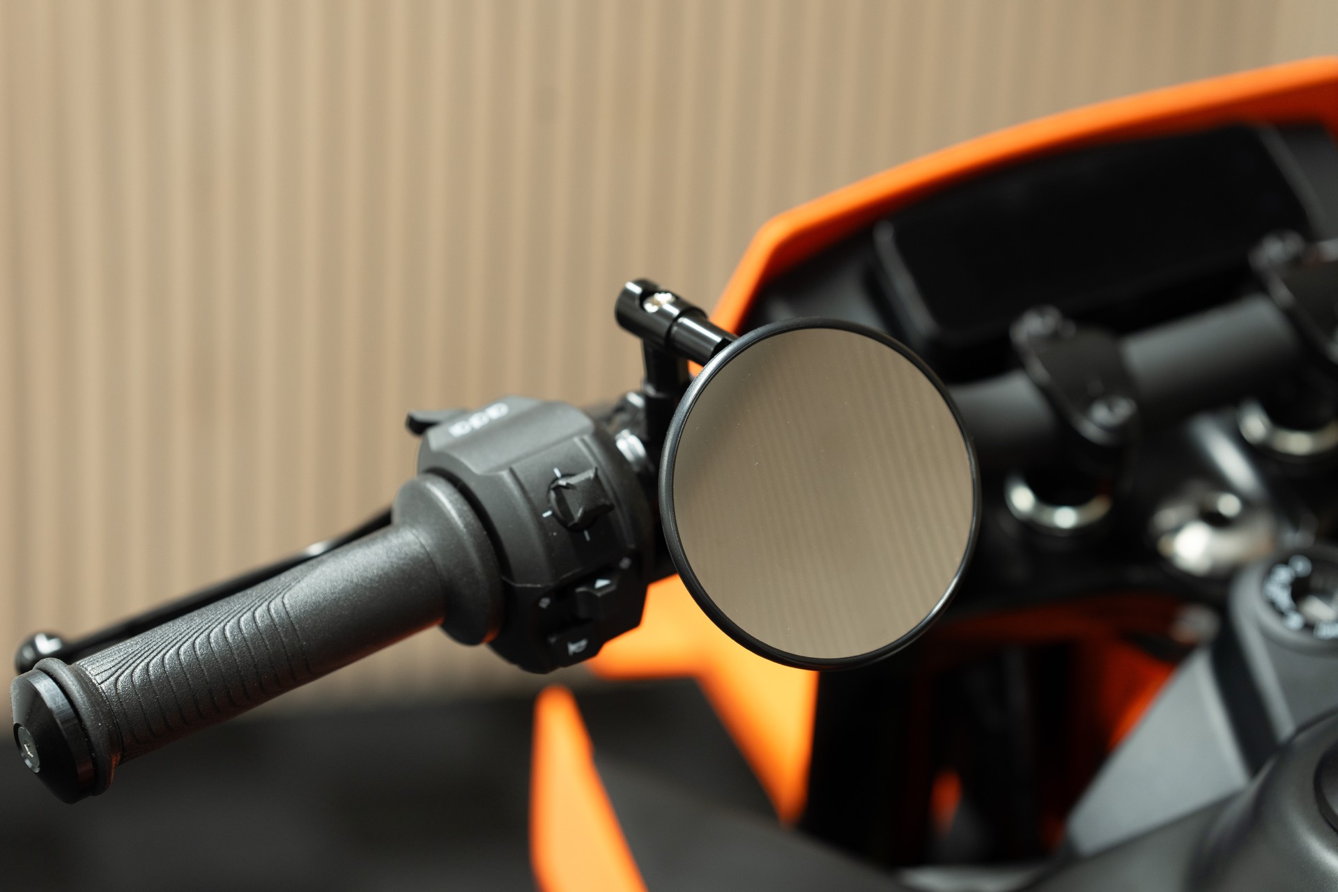 KTM 125 SMC R mit Kurzheck und SuMo-Spiegelumbau-showroom-element-3