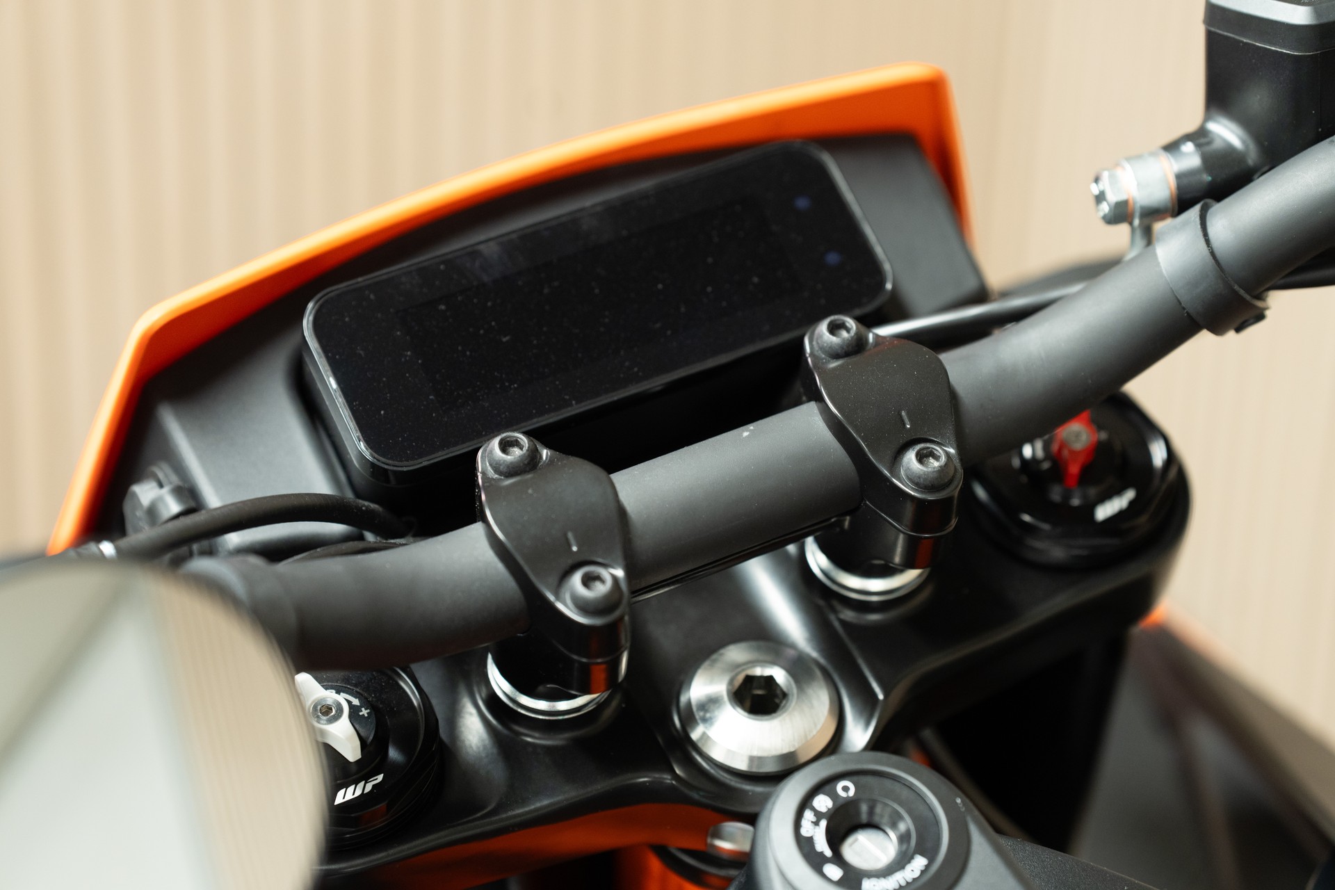 KTM 125 SMC R mit Kurzheck und SuMo-Spiegelumbau-showroom-element-2
