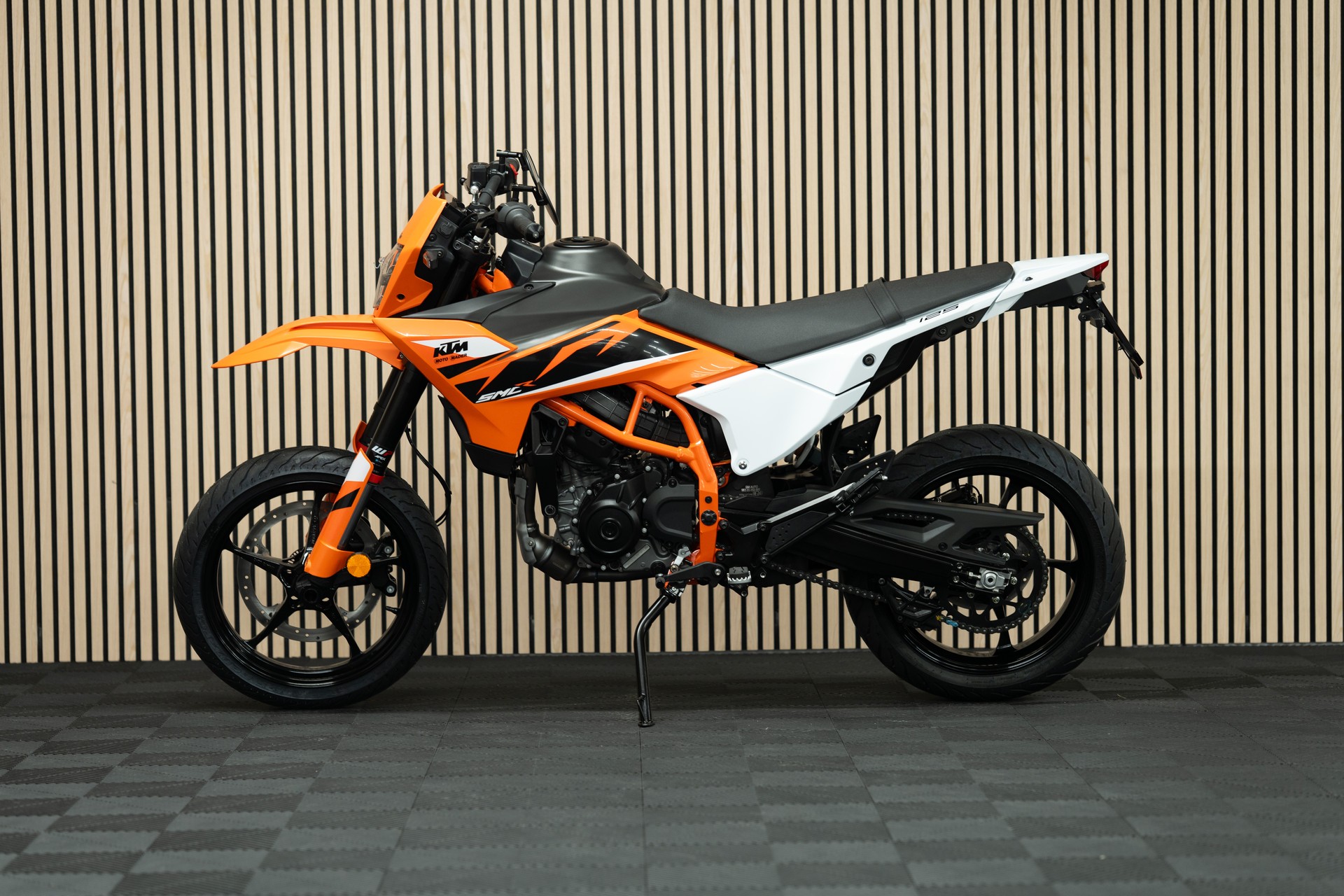 KTM 125 SMC R mit Kurzheck und SuMo-Spiegelumbau-showroom-element-1