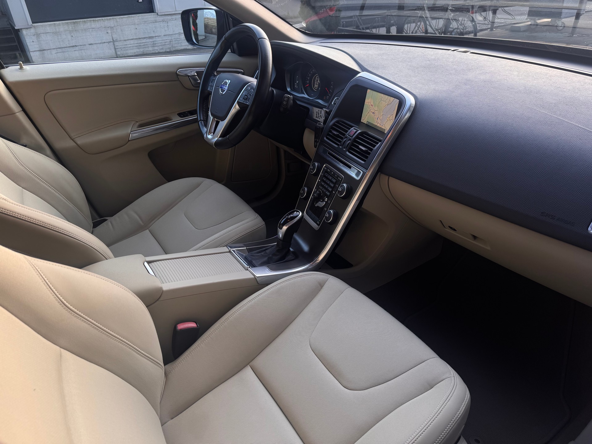 VOLVO XC60 T5 Momentum Powershift-image-14