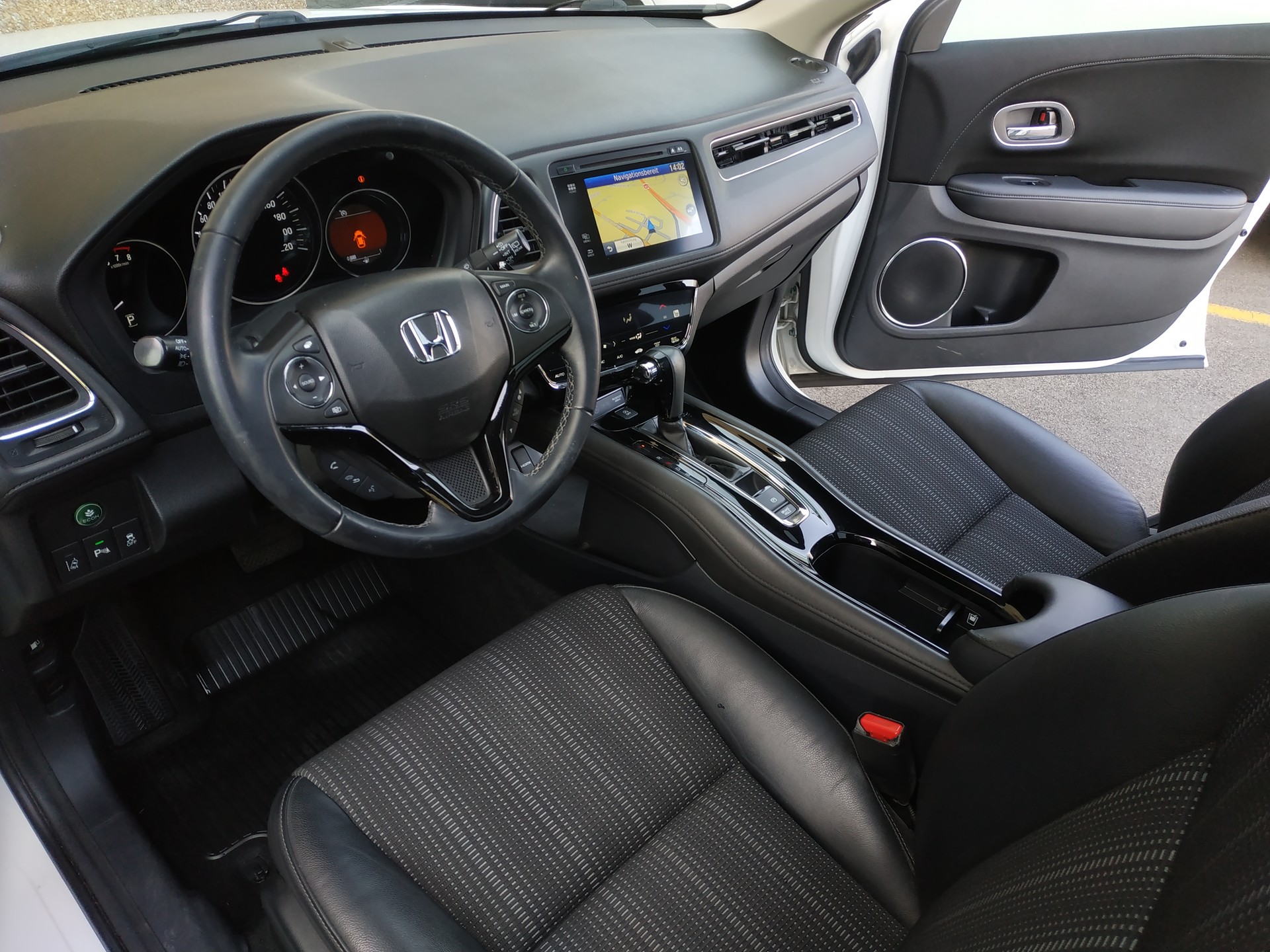 HONDA HR-V 1.5i-VTEC Executive CVT-image-10