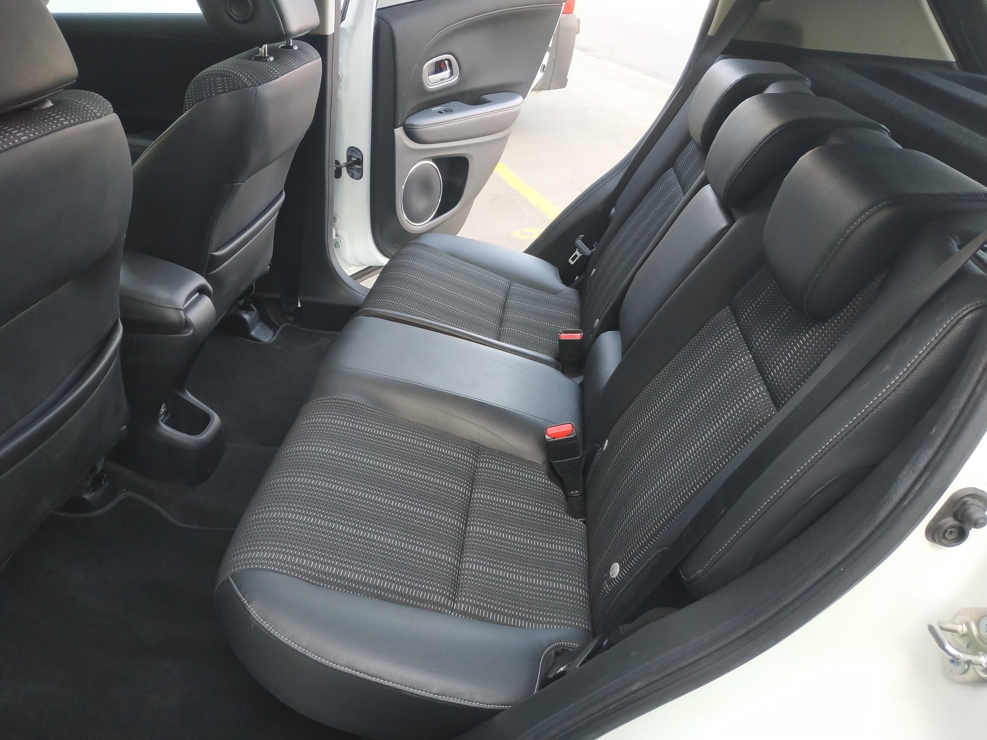 HONDA HR-V 1.5i-VTEC Executive CVT-image-18
