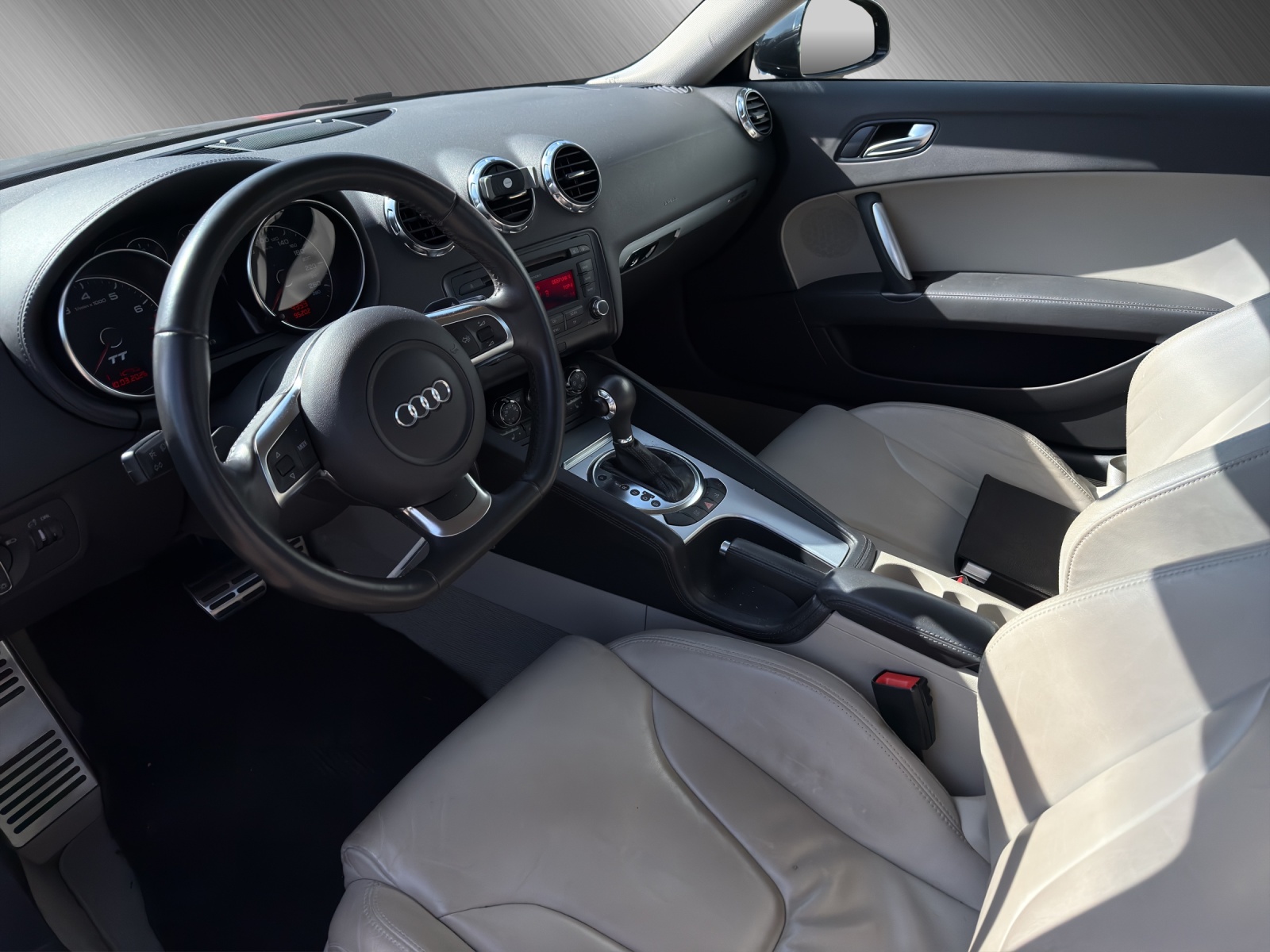 AUDI TT Coupé 3.2 quattro-image-8