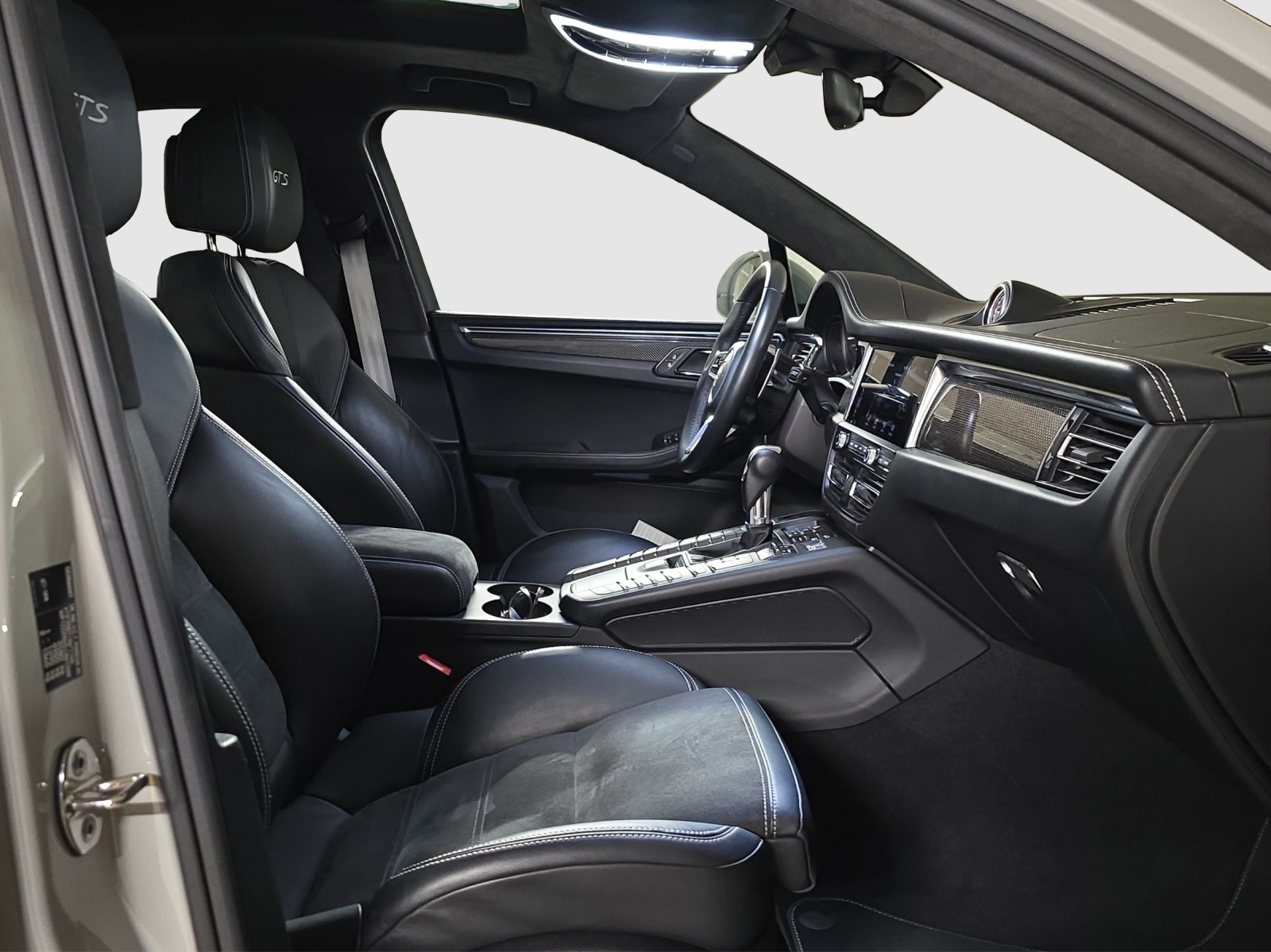 PORSCHE Macan GTS PDK Kreide-image-10