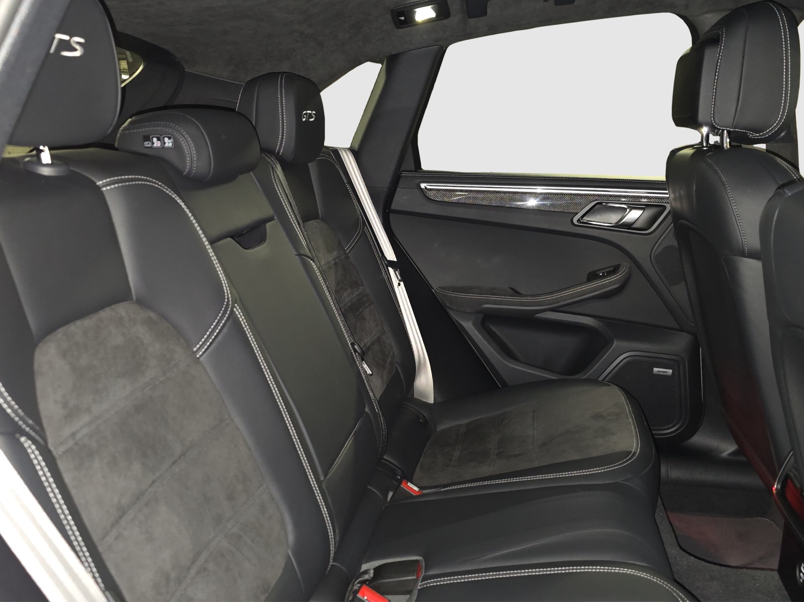 PORSCHE Macan GTS PDK Kreide-image-9