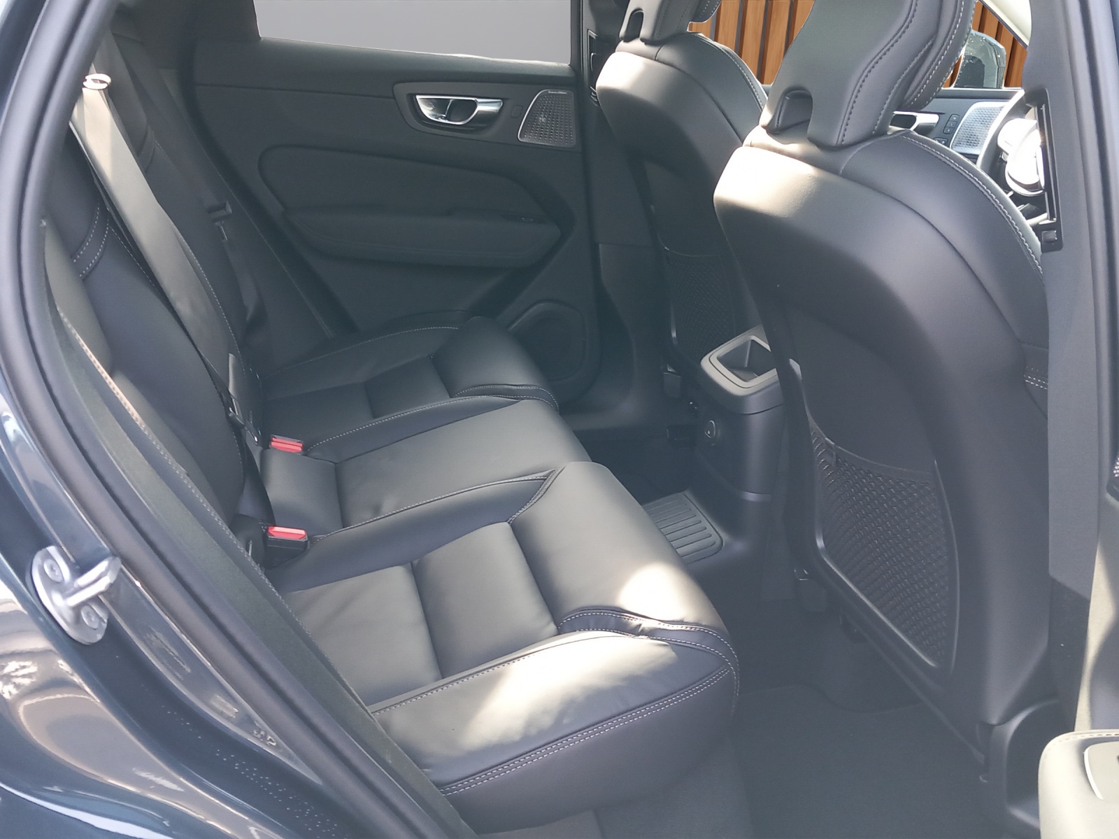 VOLVO XC60 2.0 T6 TE Ultra Dark eAWD-image-14