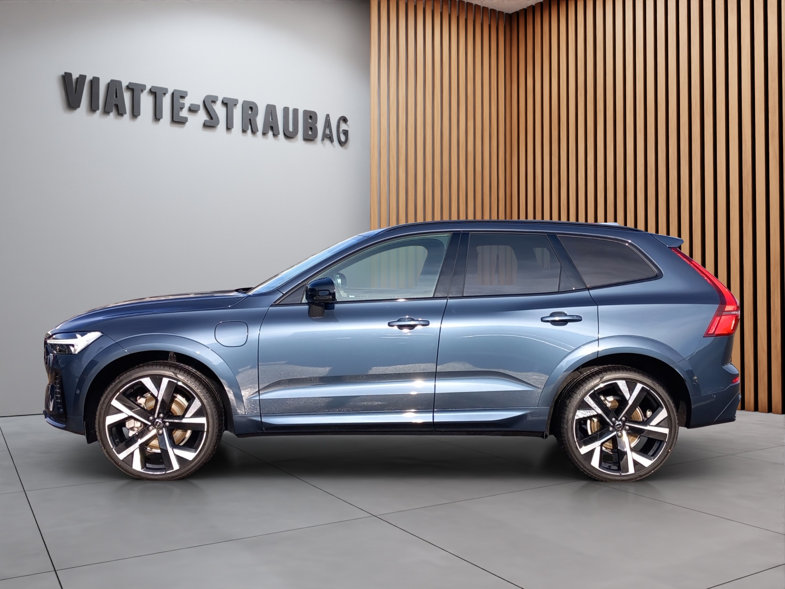 VOLVO XC60 2.0 T6 TE Ultra Dark eAWD-image-1