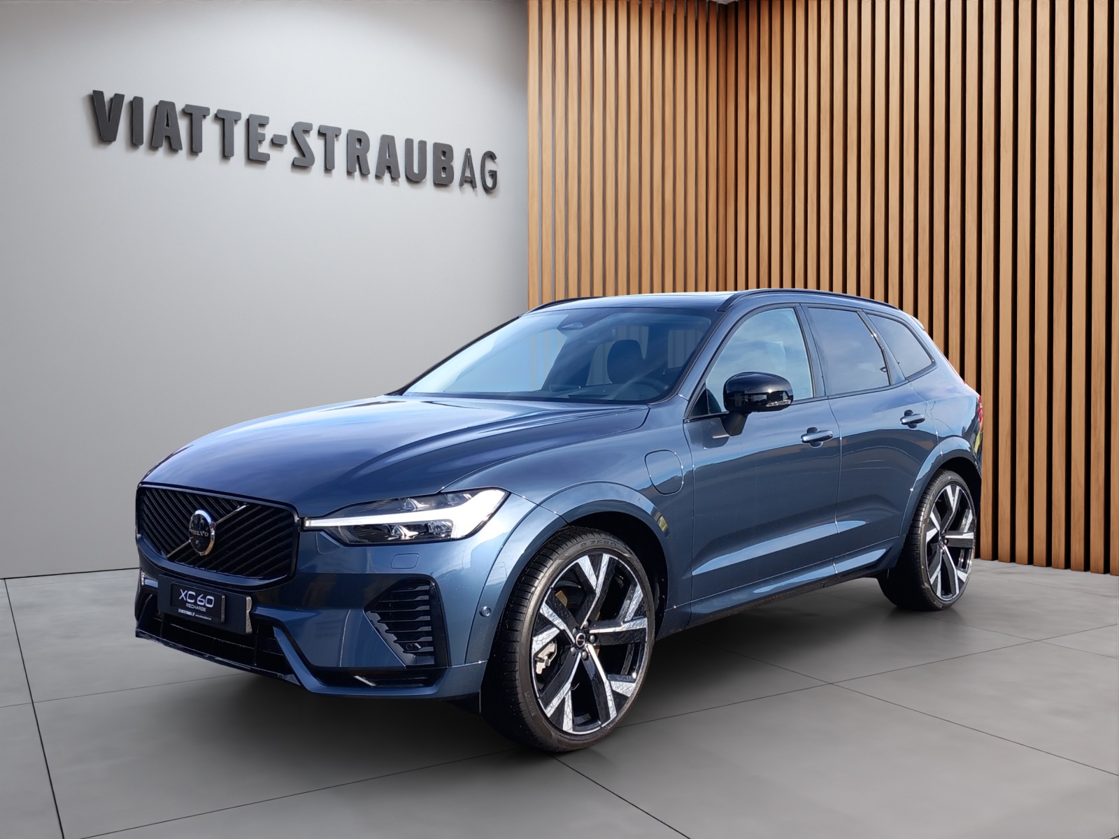 VOLVO XC60 2.0 T6 TE Ultra Dark eAWD-image-0