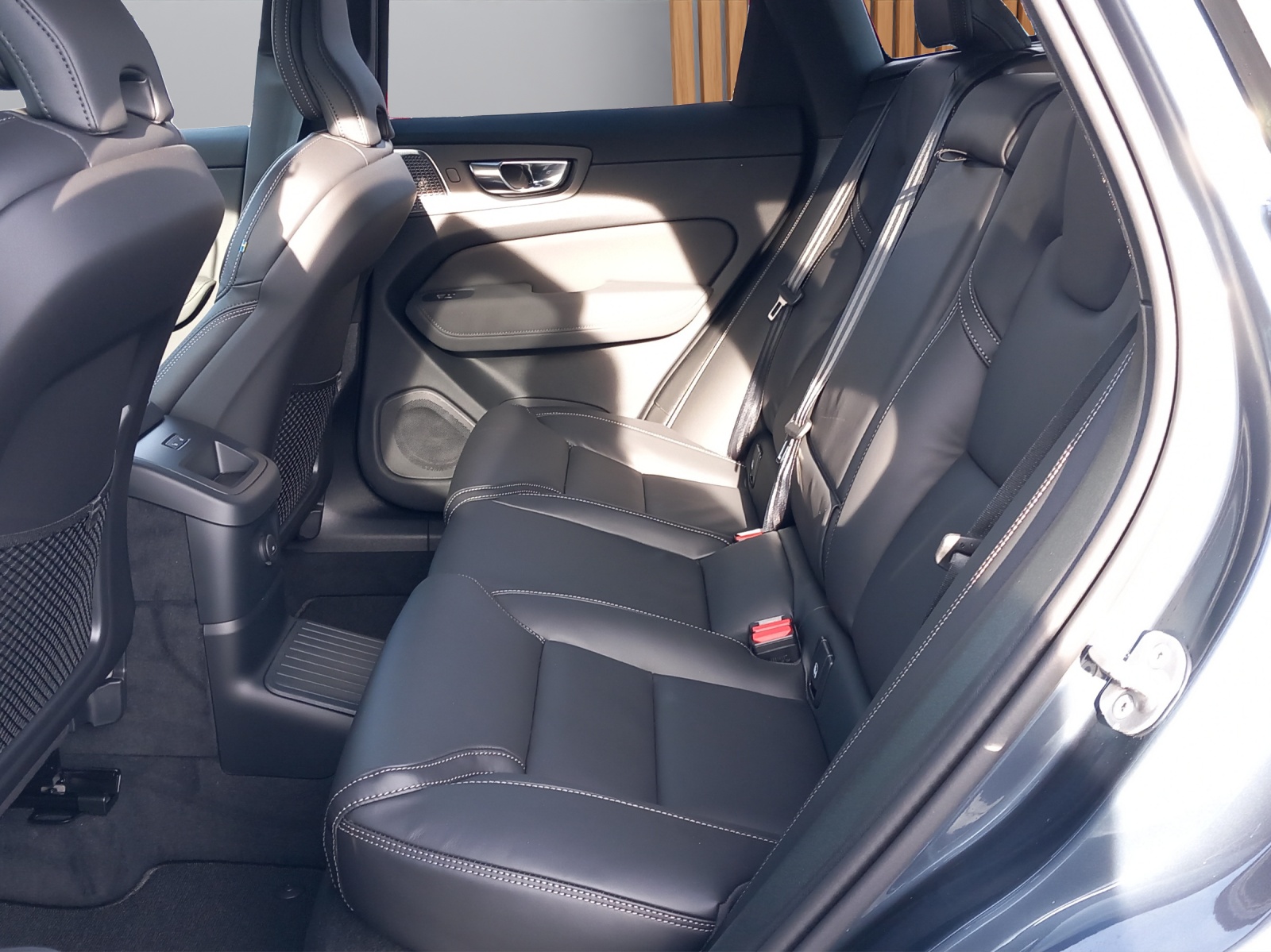 VOLVO XC60 2.0 T6 TE Ultra Dark eAWD-image-13