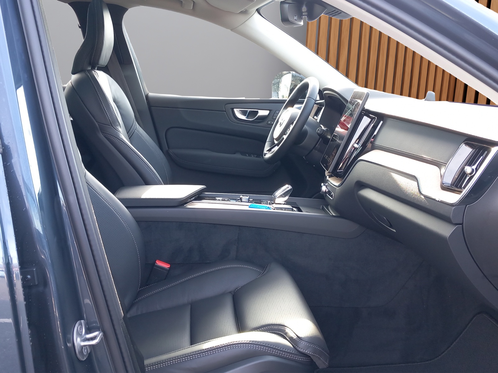 VOLVO XC60 2.0 T6 TE Ultra Dark eAWD-image-15
