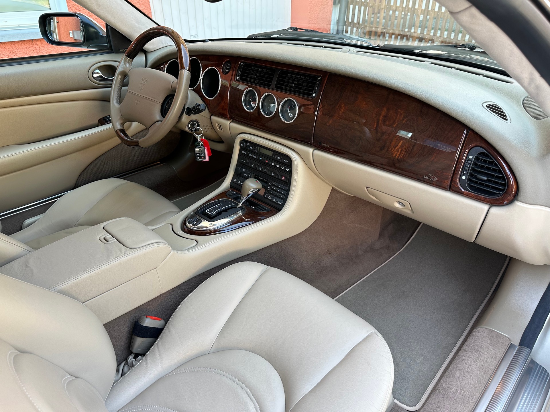 JAGUAR XKR S/C 4.2 Special Edition-image-7