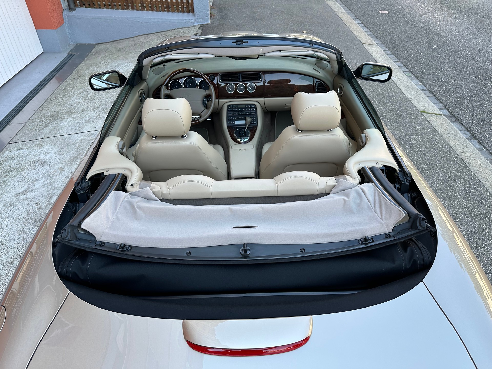 JAGUAR XKR S/C 4.2 Special Edition-image-9