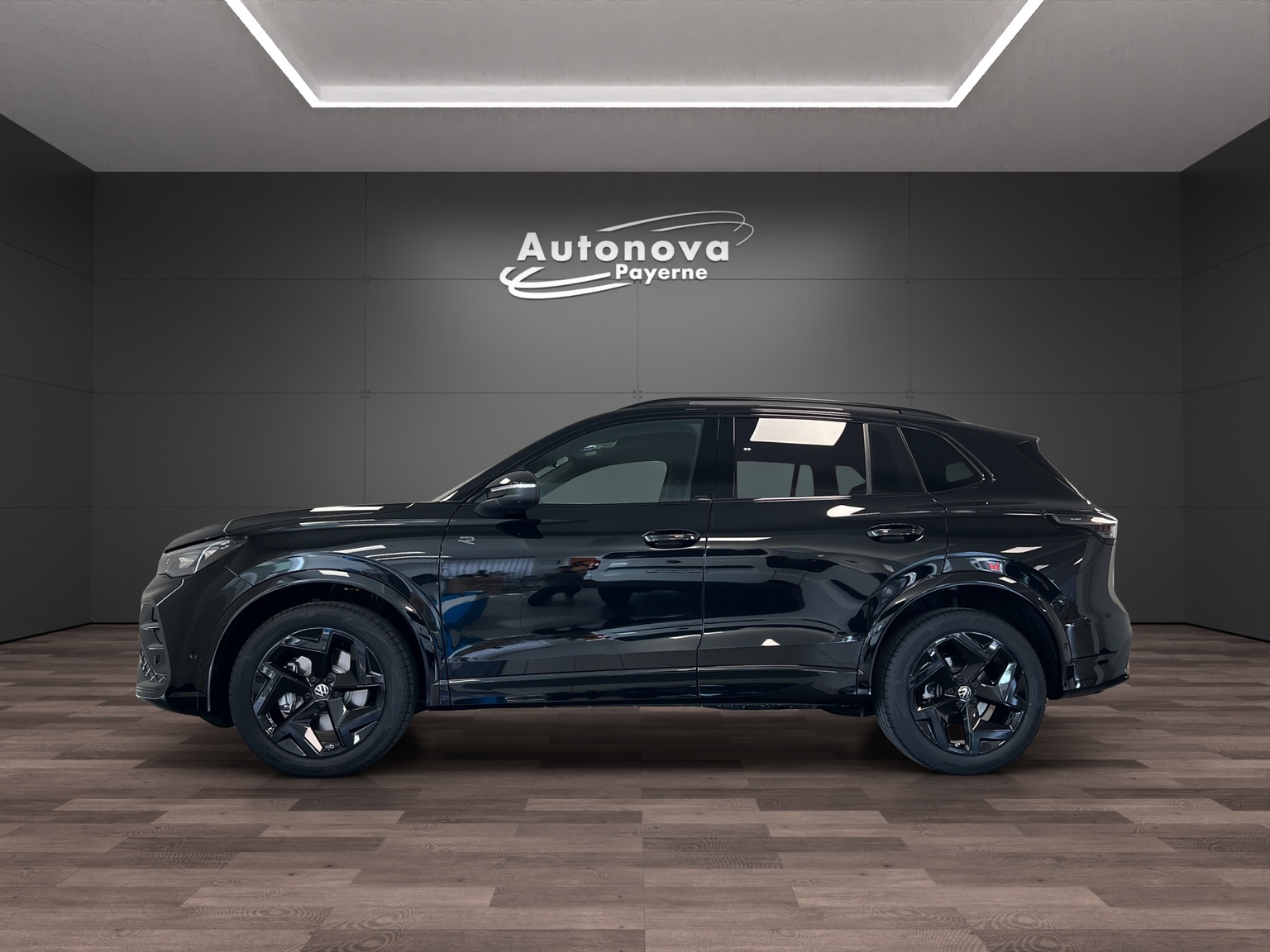 VW Tiguan 2.0 TSI DSG R-Line 4Motion-image-2