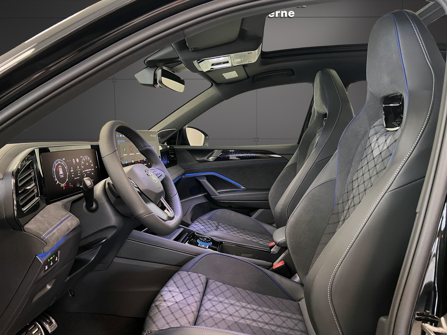 VW Tiguan 2.0 TSI DSG R-Line 4Motion-image-5