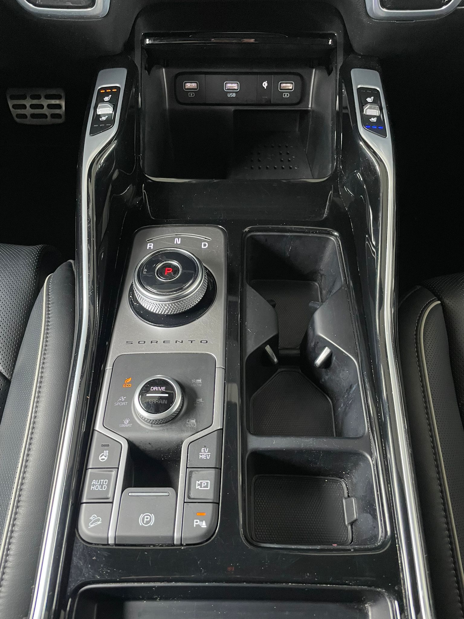 KIA Sorento 1.6 T-GDi Plug-in Hybrid Style 7P-image-10