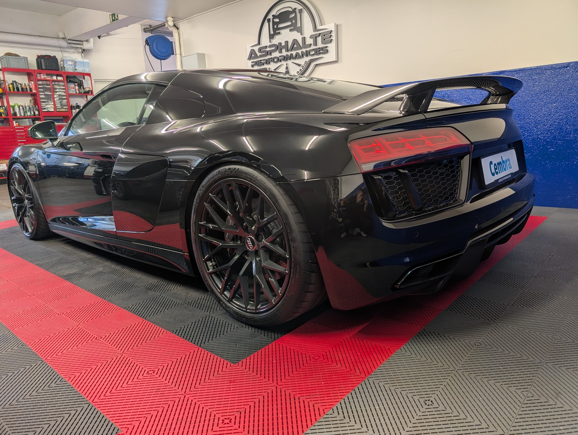 AUDI R8 Coupé 5.2 plus S-Tronic-image-2