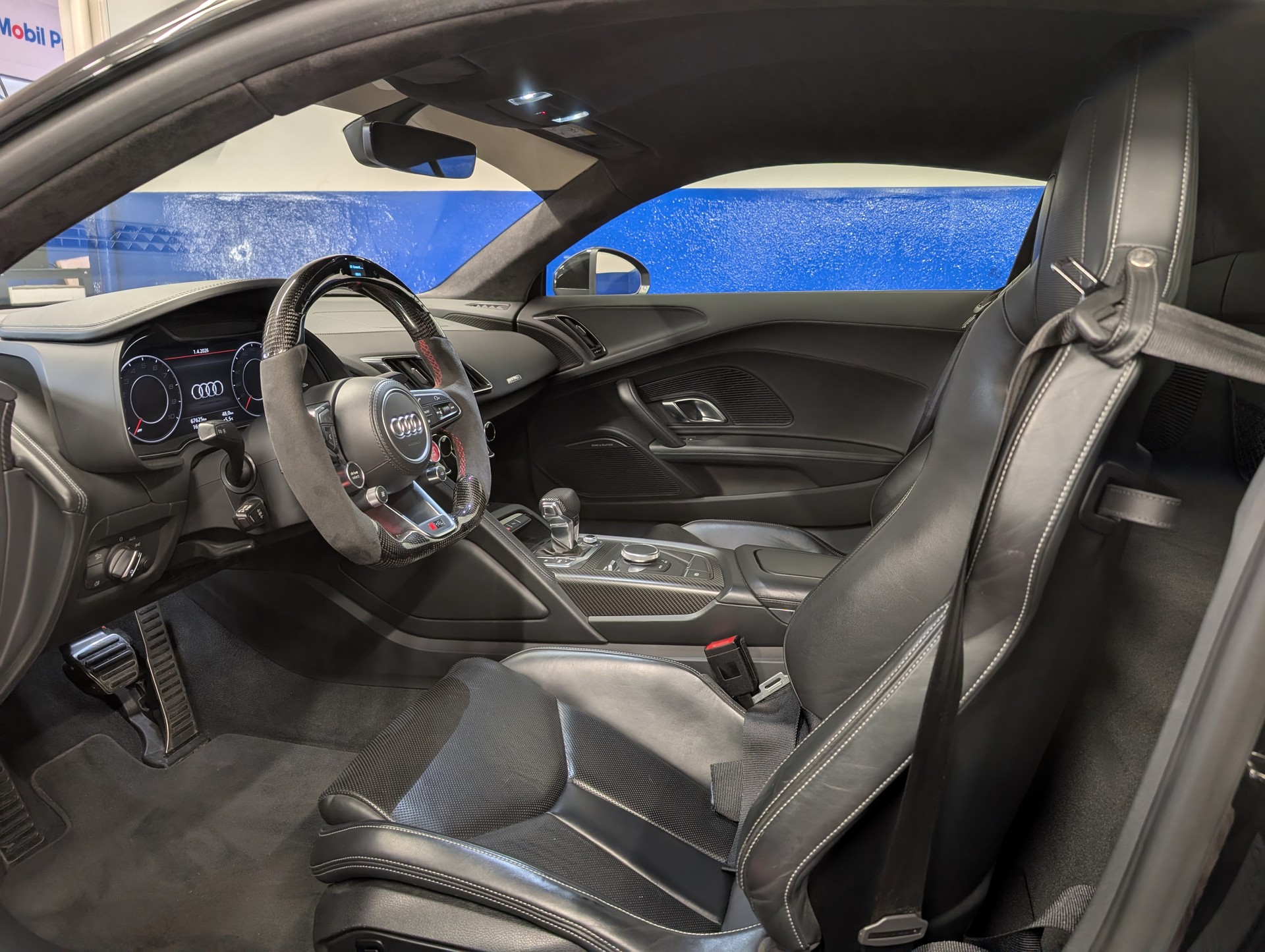 AUDI R8 Coupé 5.2 plus S-Tronic-image-9