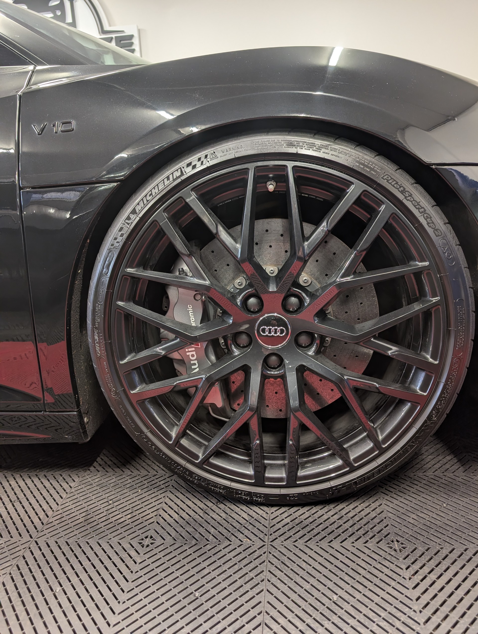 AUDI R8 Coupé 5.2 plus S-Tronic-image-7
