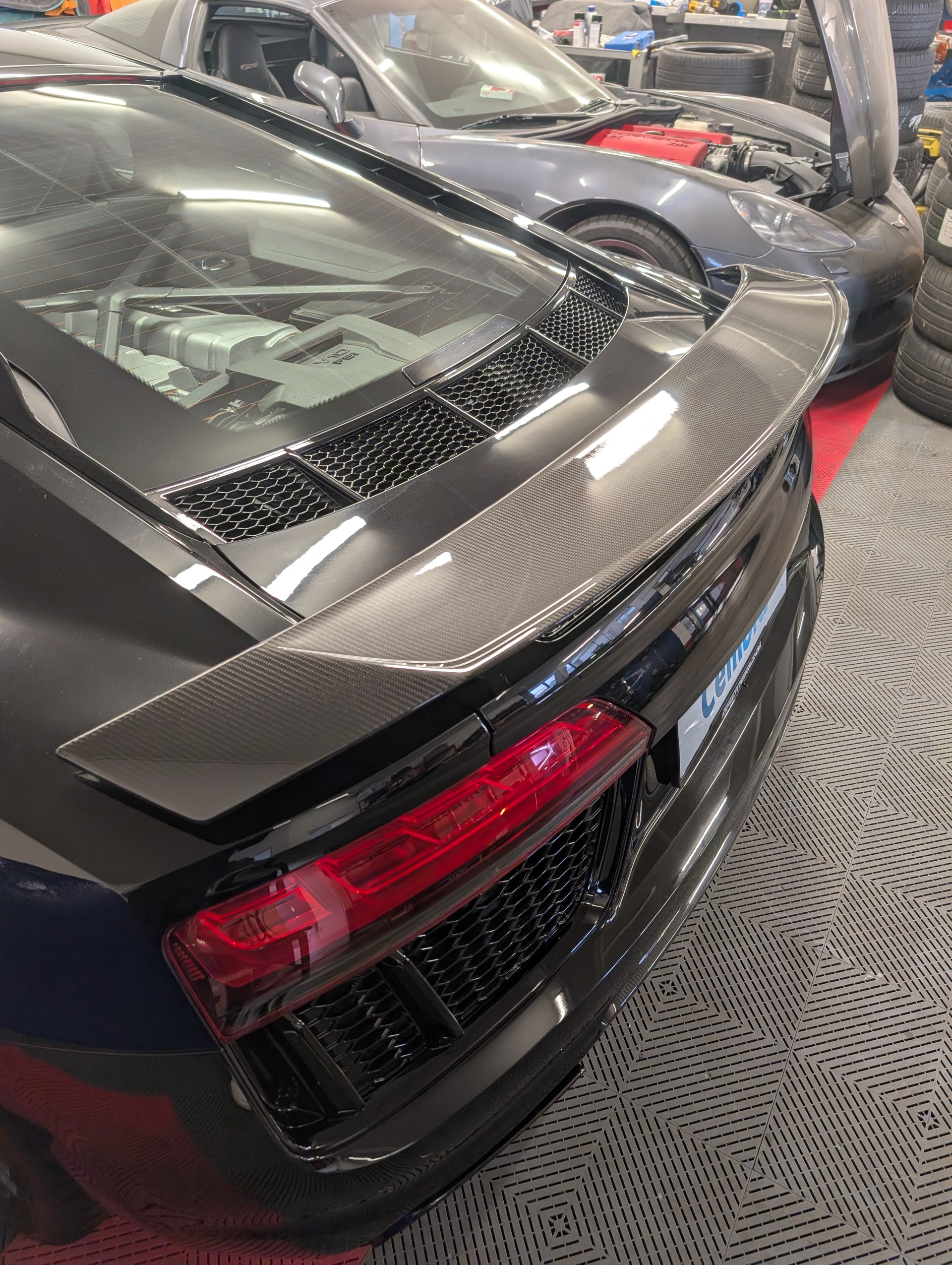 AUDI R8 Coupé 5.2 plus S-Tronic-image-5