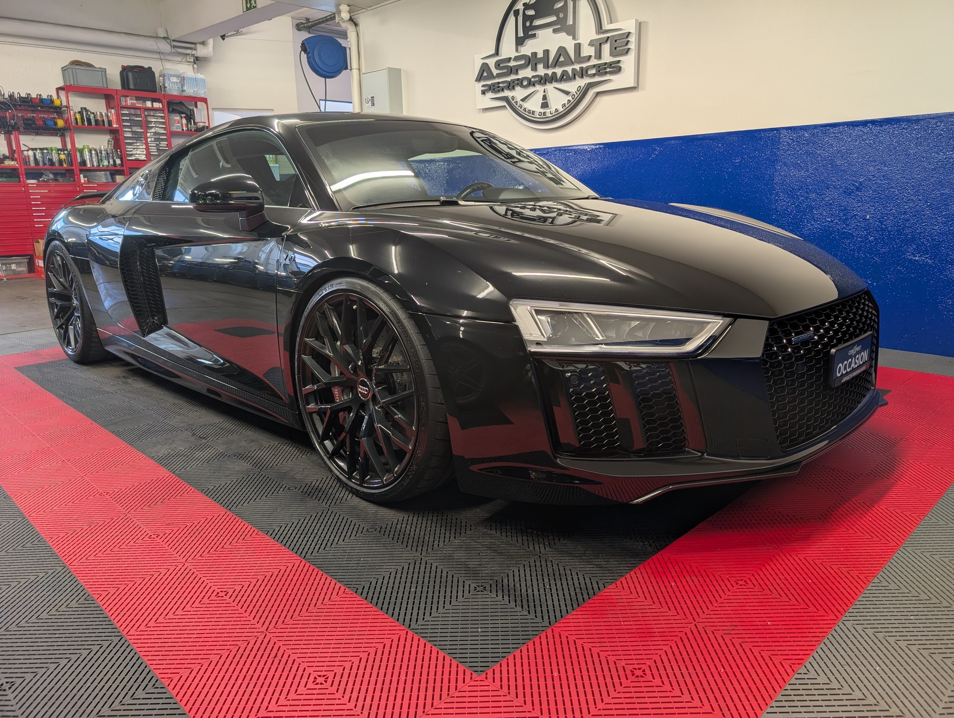 AUDI R8 Coupé 5.2 plus S-Tronic-image-6