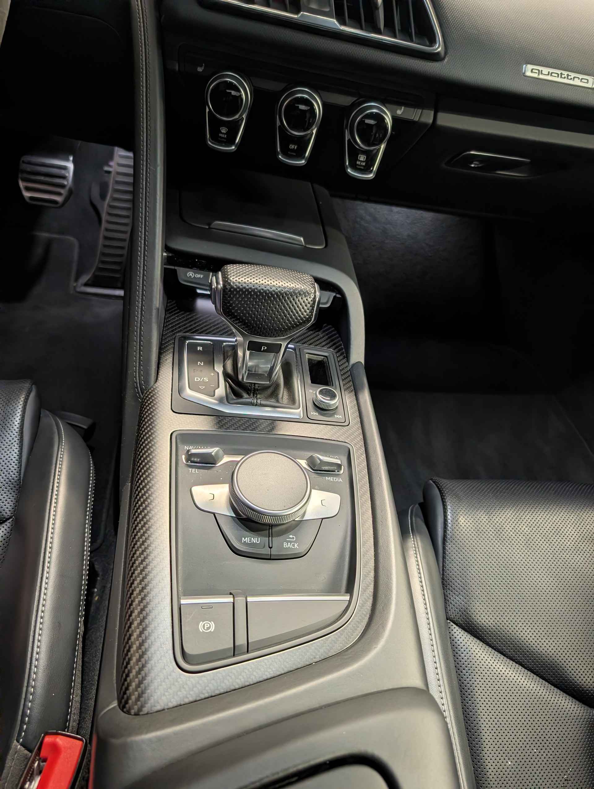 AUDI R8 Coupé 5.2 plus S-Tronic-image-12