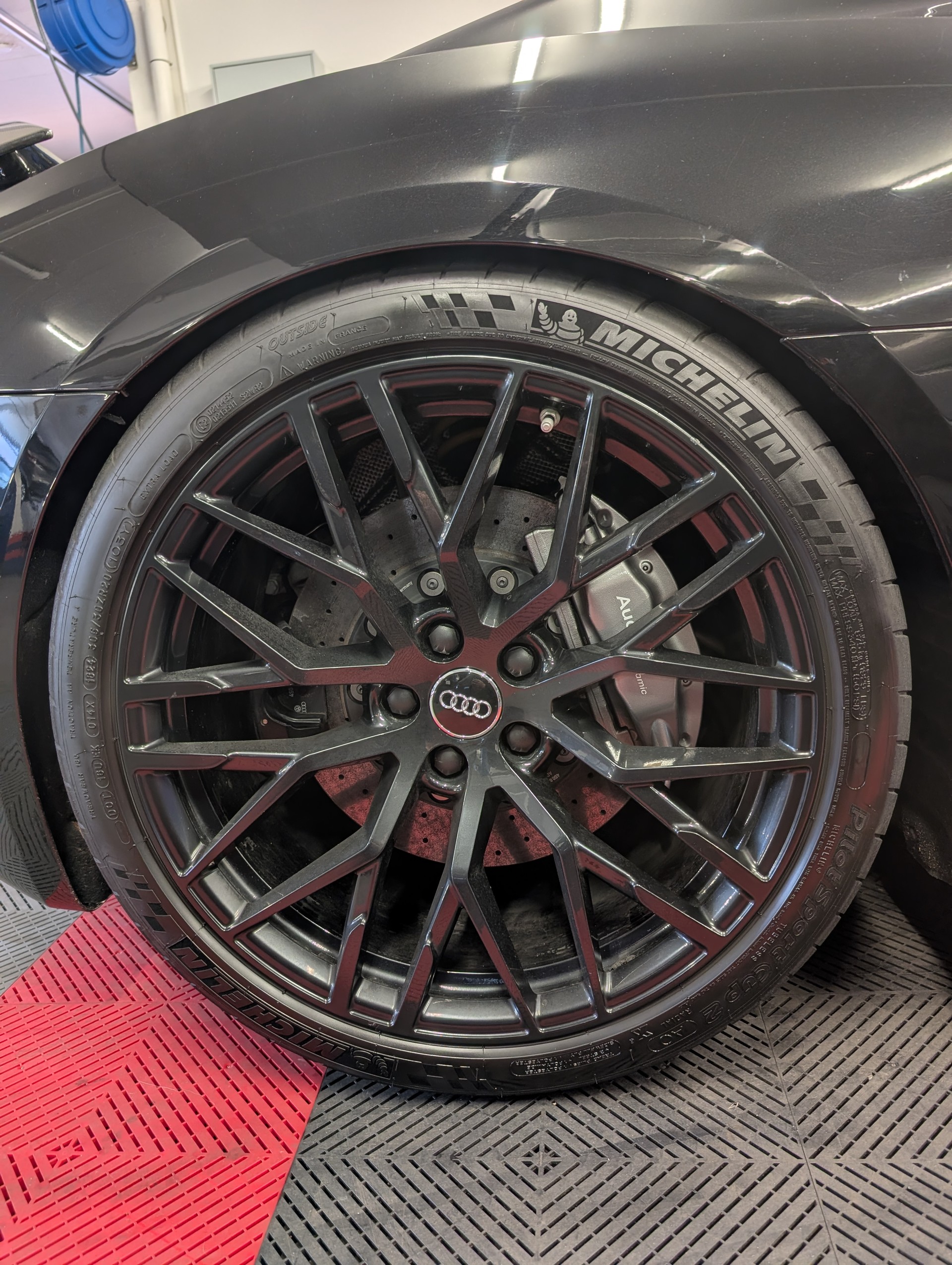 AUDI R8 Coupé 5.2 plus S-Tronic-image-8