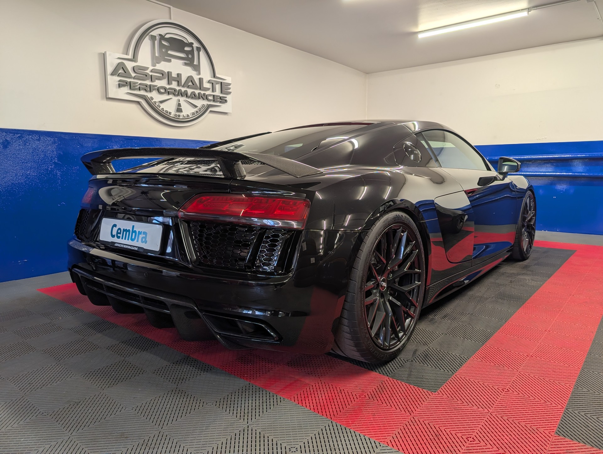 AUDI R8 Coupé 5.2 plus S-Tronic-image-3