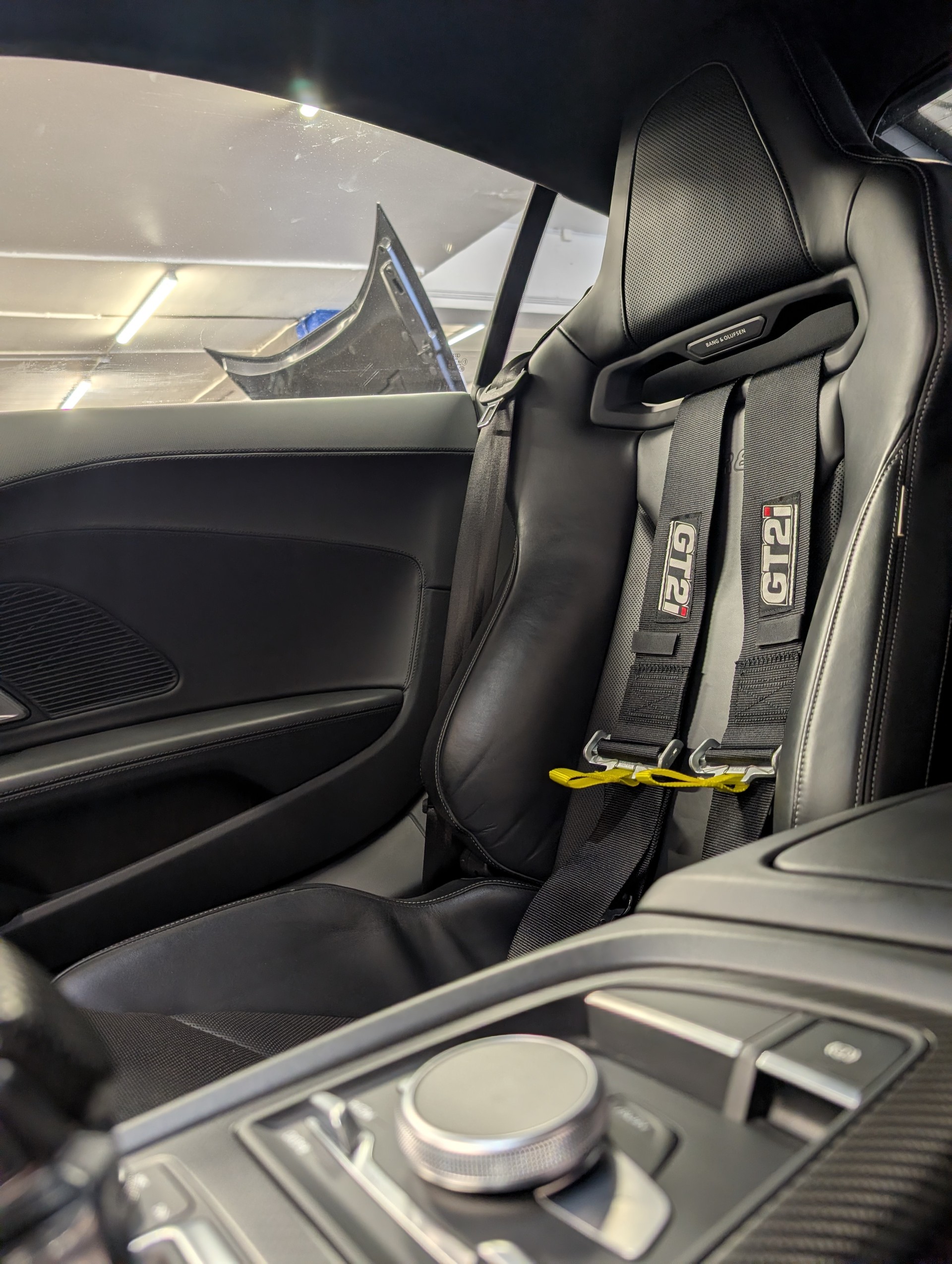 AUDI R8 Coupé 5.2 plus S-Tronic-image-11