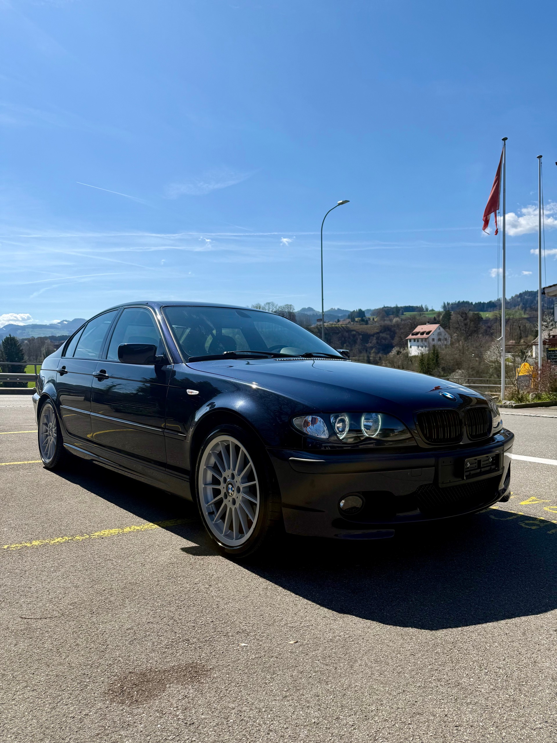 BMW 325i-image-3