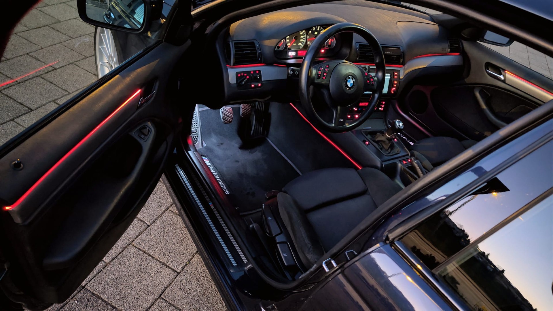 BMW 325i-image-7