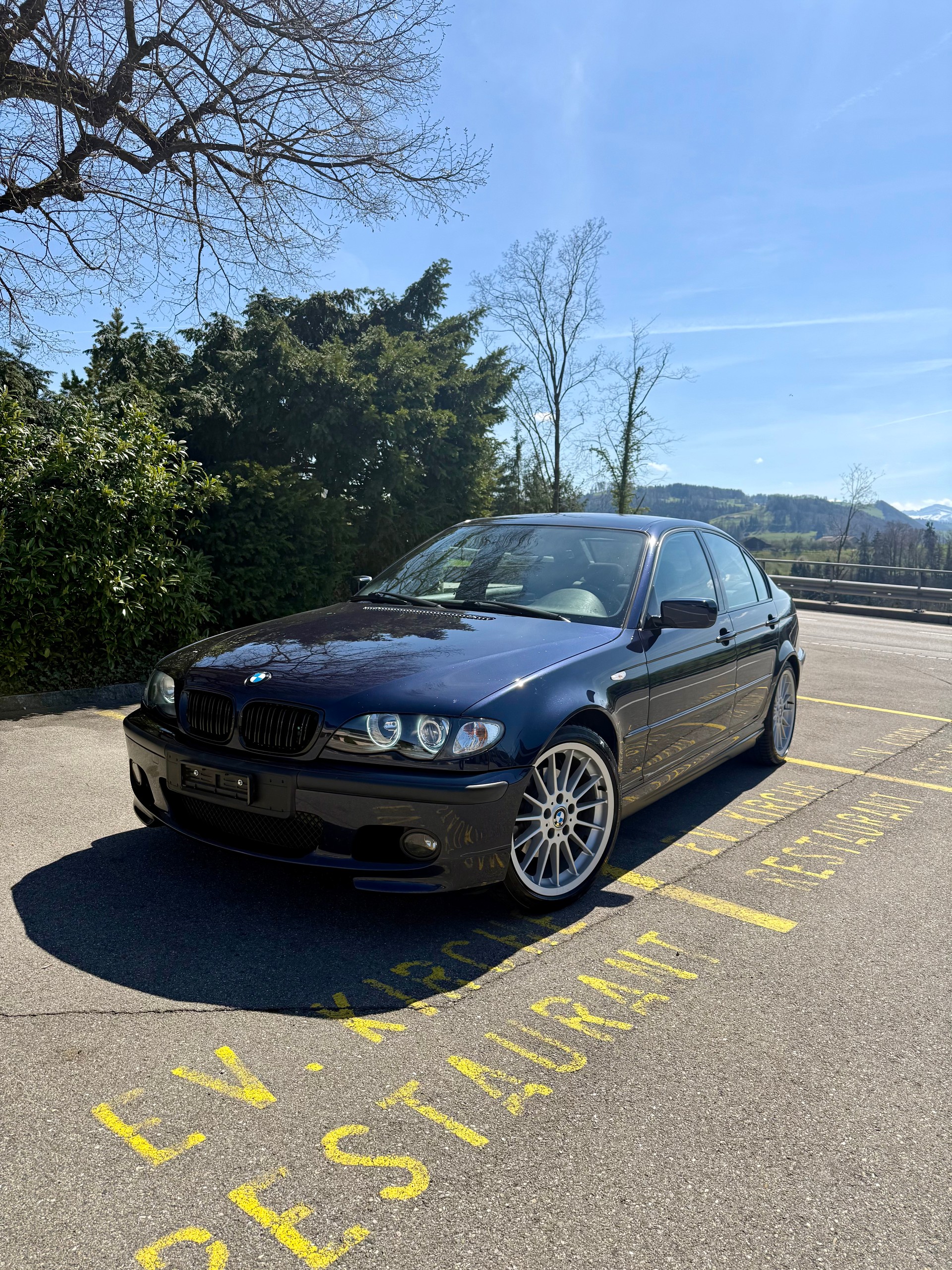 BMW 325i-image-0