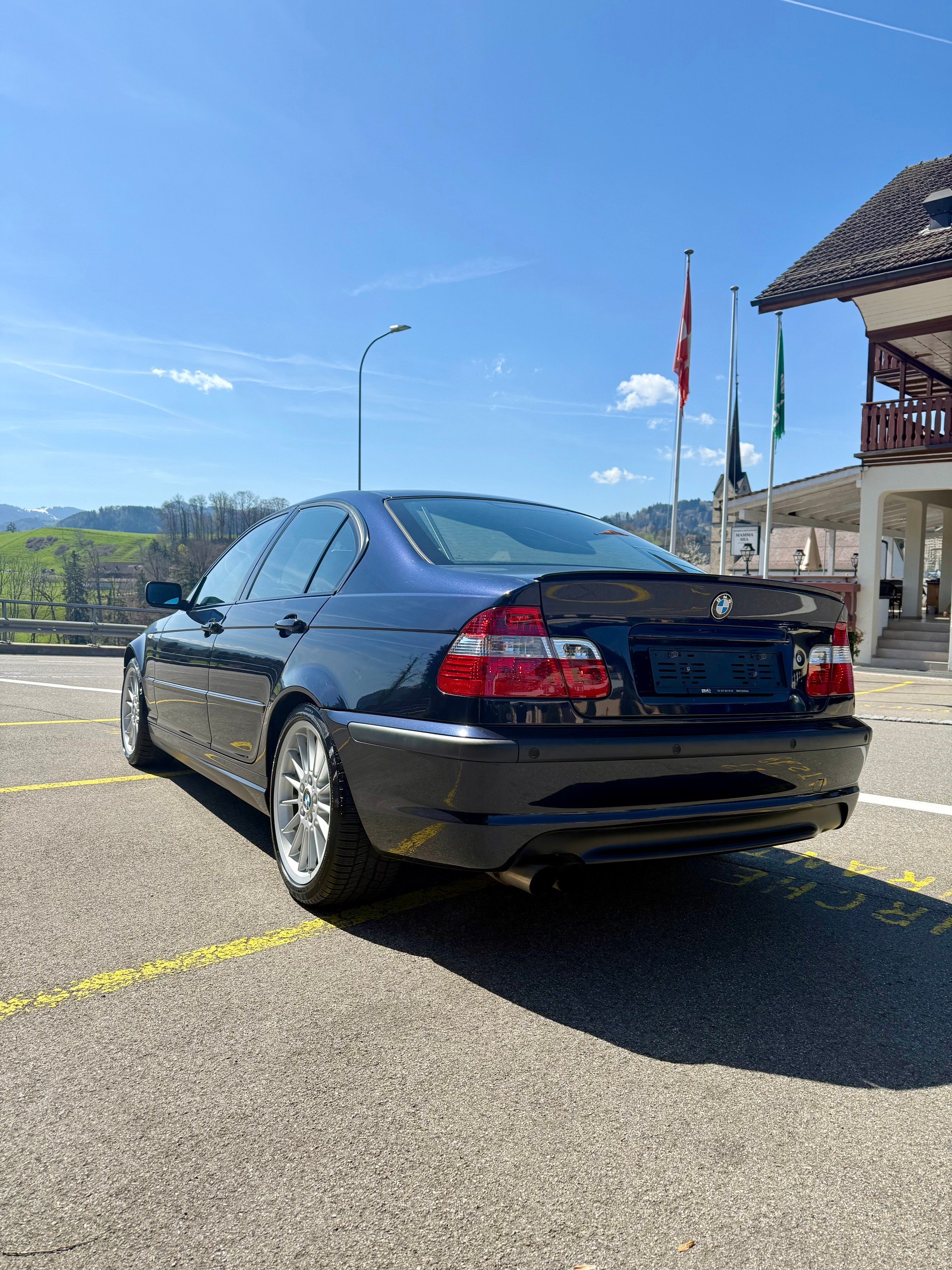 BMW 325i-image-2